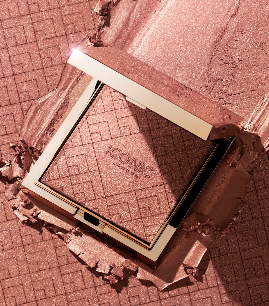 Kissed by the Sun Multi-Use Cheek Glow SO CHEEKY Image 3