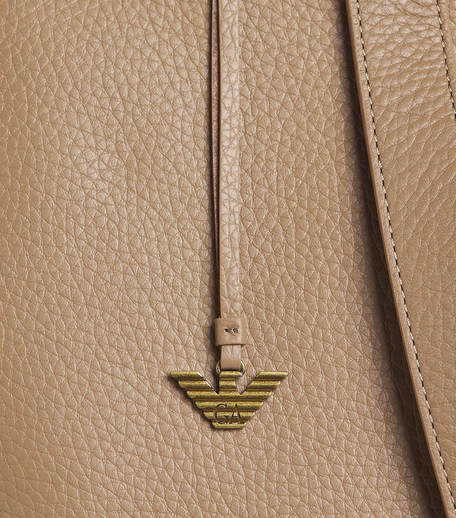 Pebbled Leather Backpack U6166 Image 4