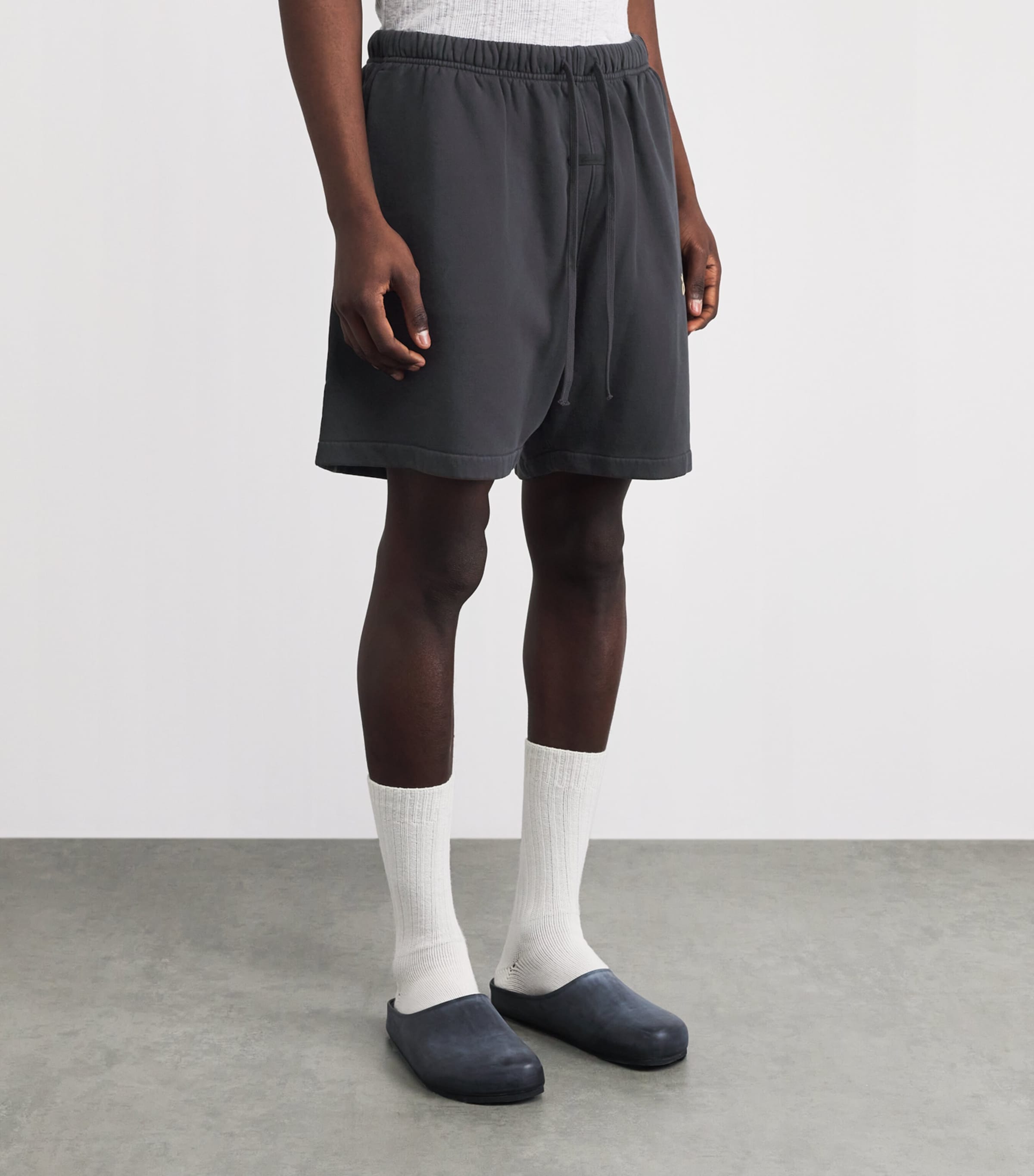 FEAR OF GOD ESSENTIALS Mens Cotton Logo Sweat Shorts Faded Black Image 4
