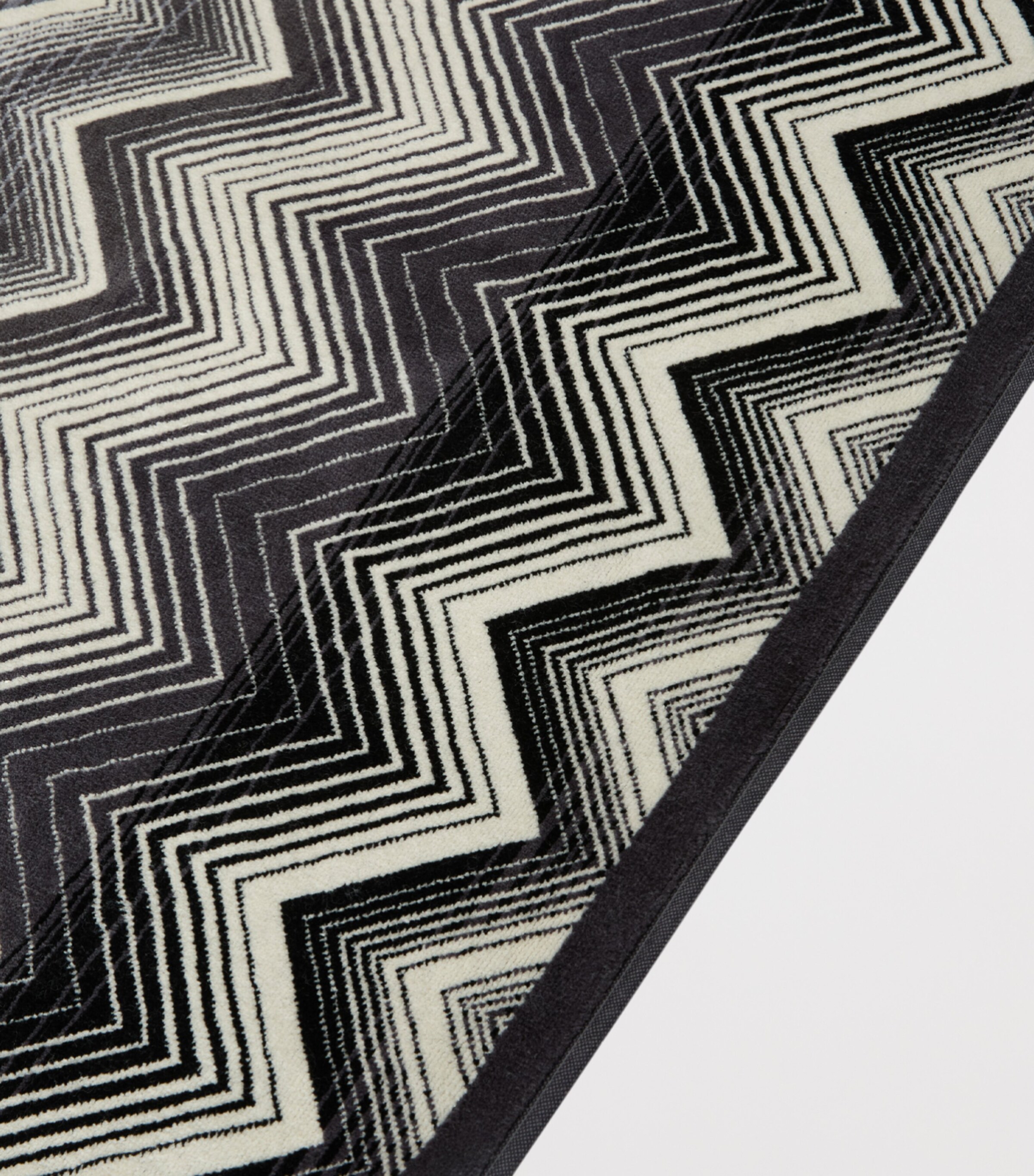 Missoni Home Marea Bath Mat (70cm x 160cm) Black/white Image 2