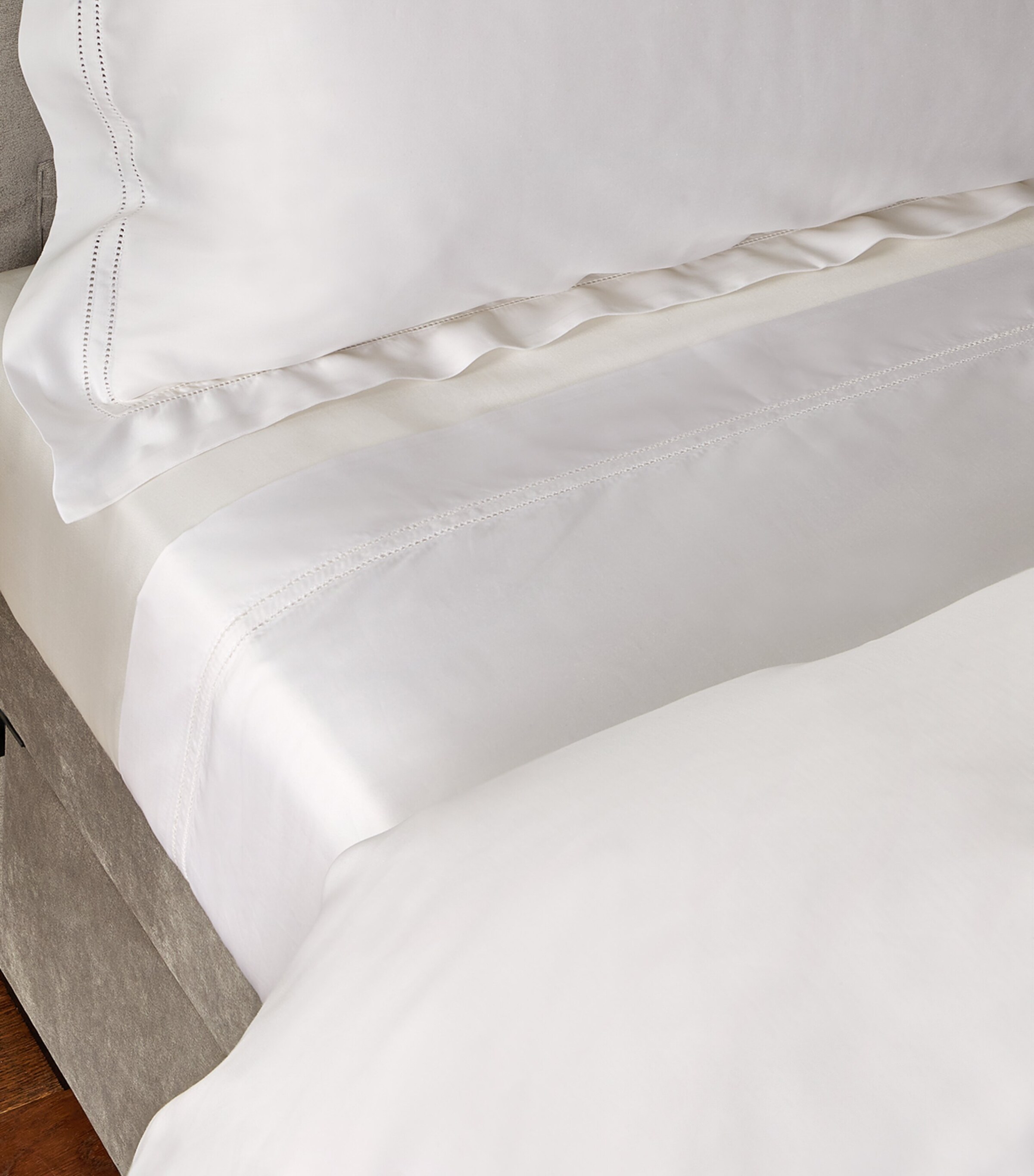 Harrods of London Silk Cotton Housewife Pillowcase Pair (50cm x 75cm) White Image 2