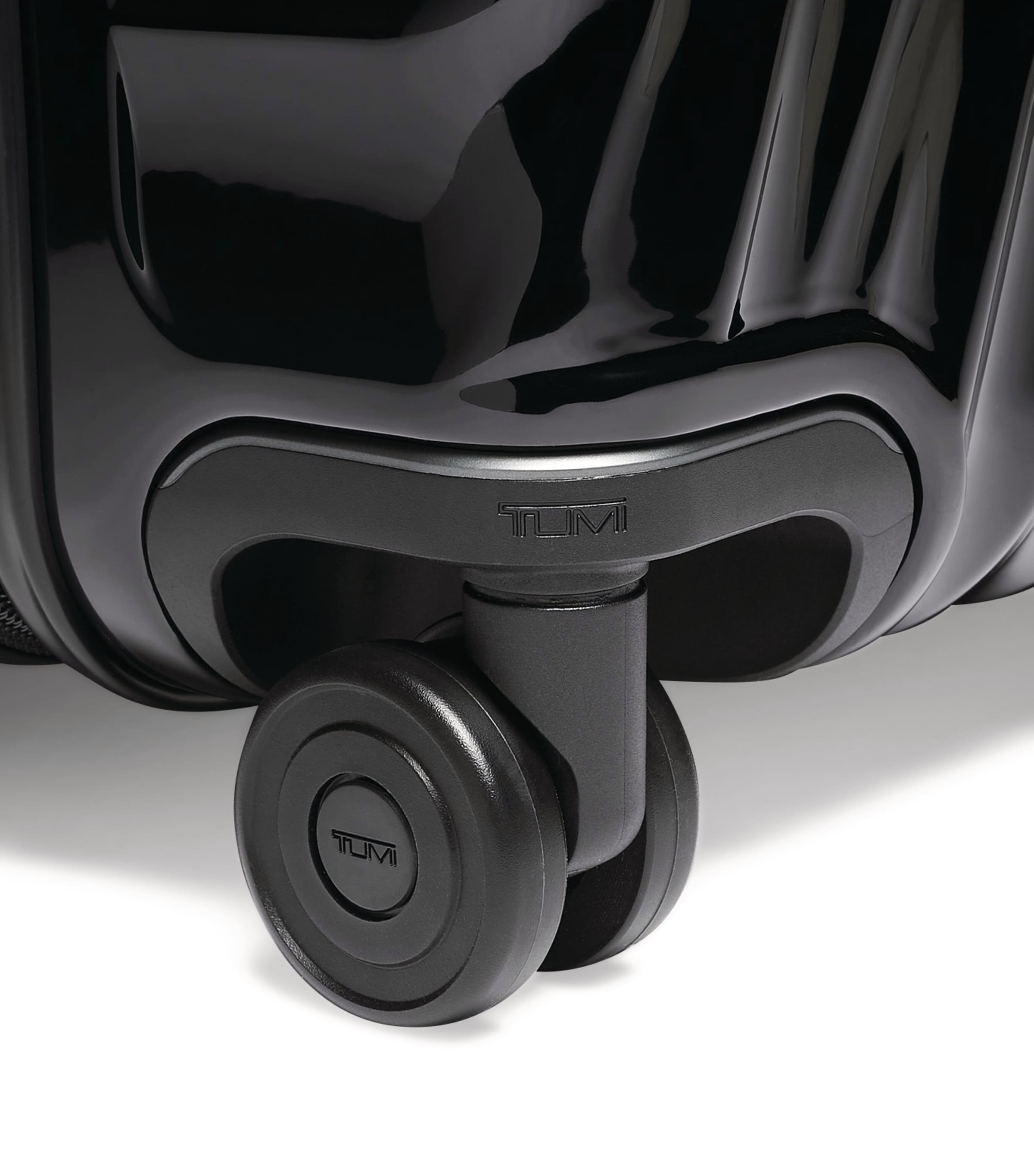 Tumi 19 Degree Suitcase (77.5cm) Black Image 6