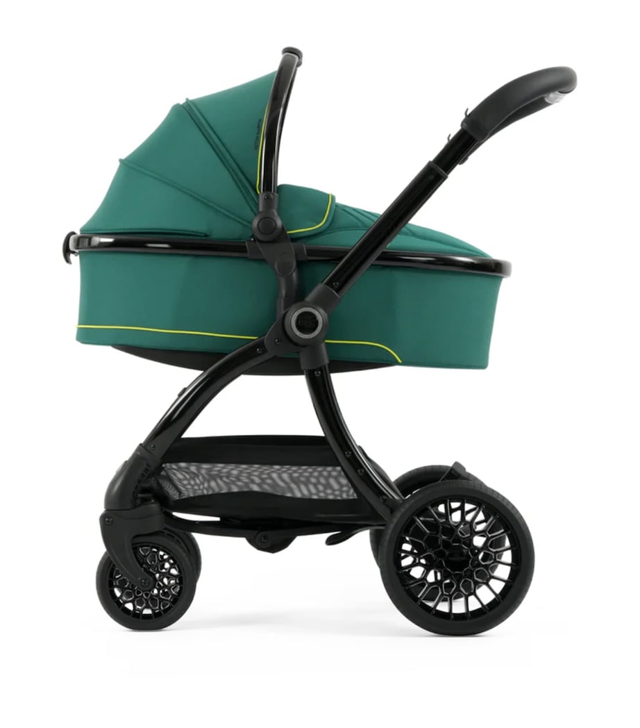 x Aston Martin egg3 Snuggle Bundle PERFORMANCE GREEN Image 6