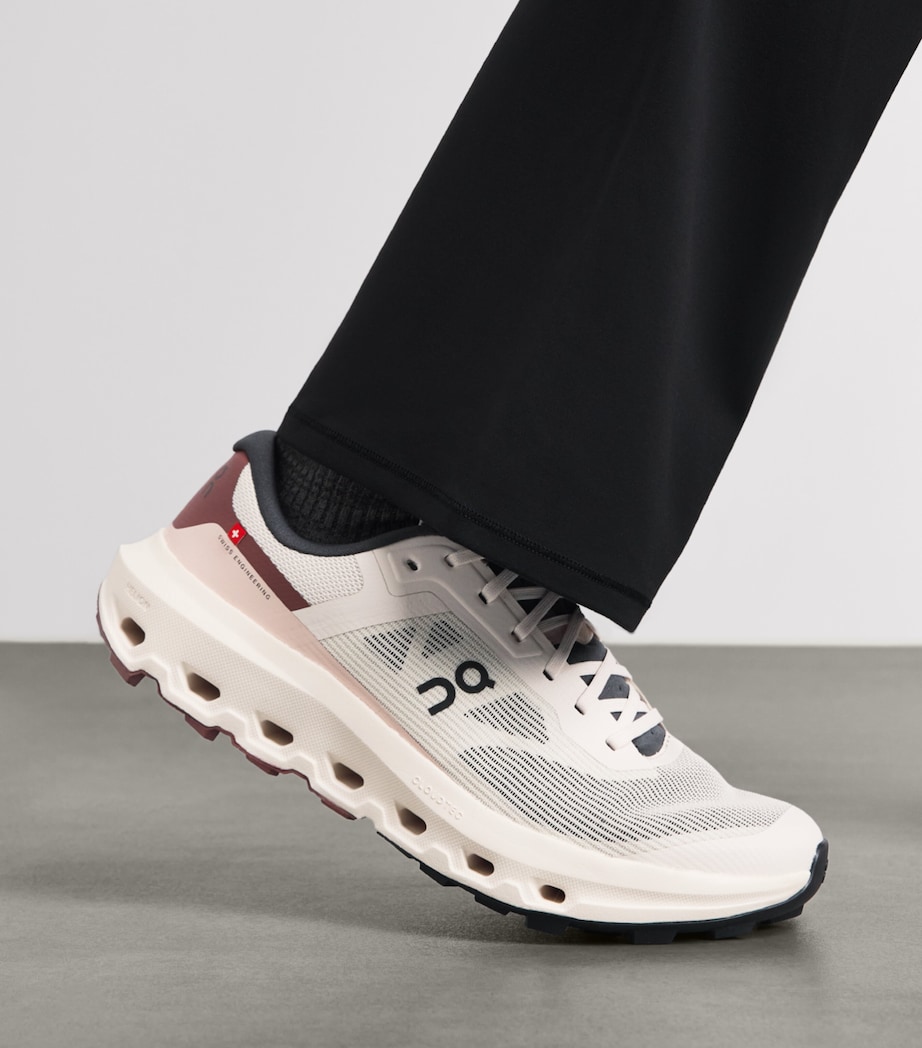On Cloudvista 3 Trainers Oyster | Barberry Image 2