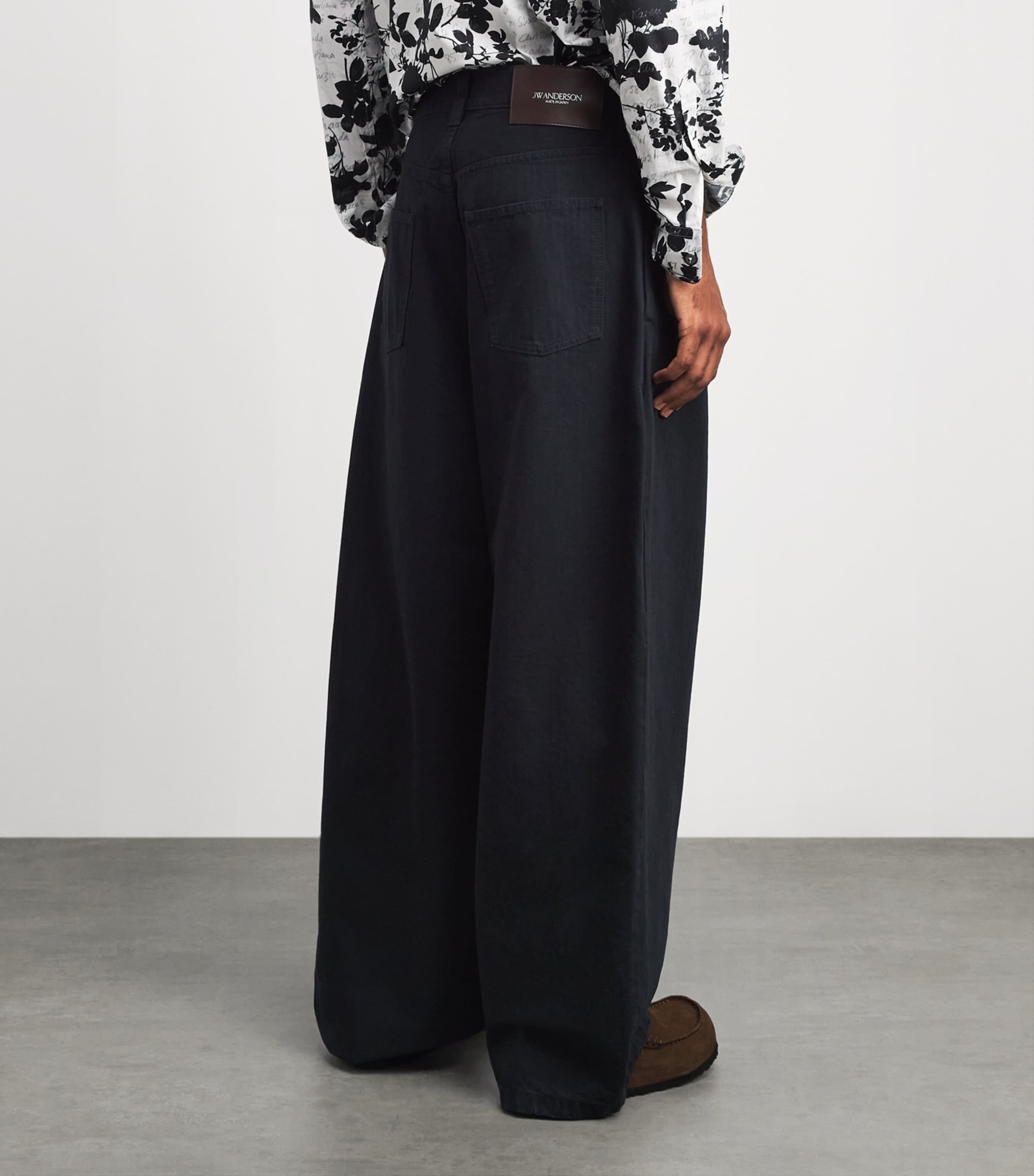 JW Anderson Mens Cotton Pleated Trousers Black Image 5