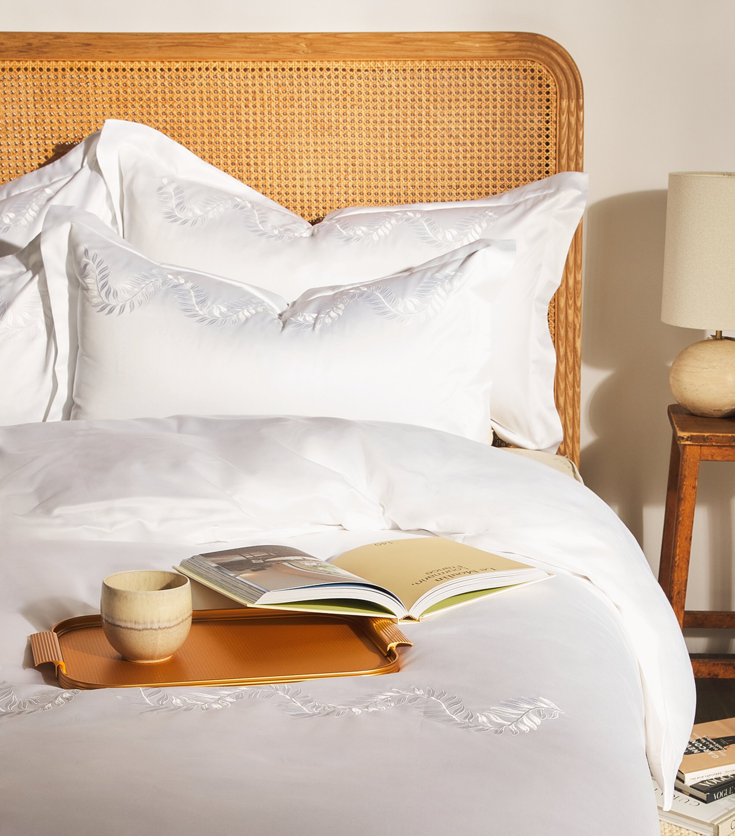 Peter Reed Cotton Embroidered Laurels King Fitted Sheet (150cm x 200cm) White Image 2