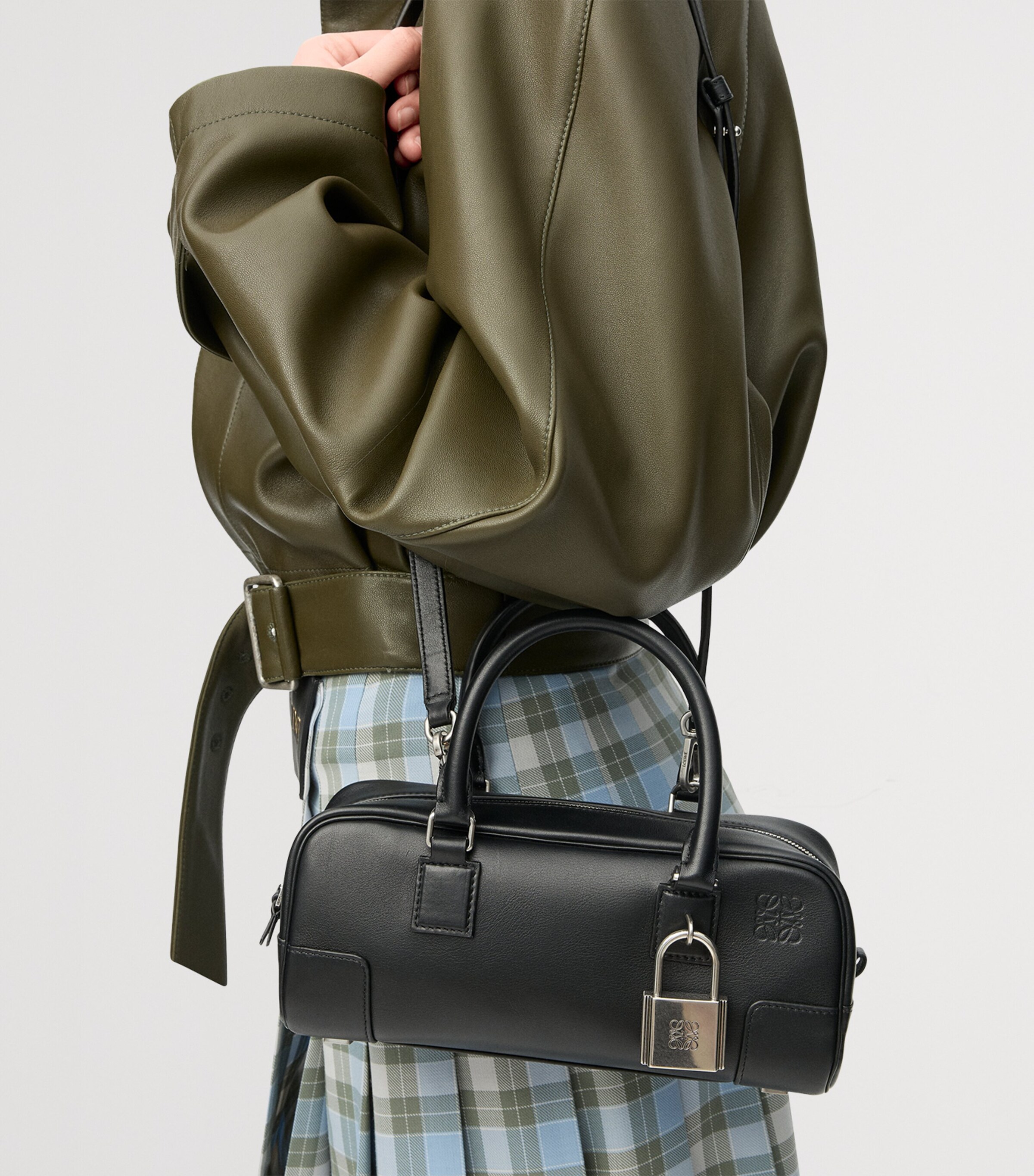 Leather Amazona 23 Top-Handle Bag BLACK Image 11