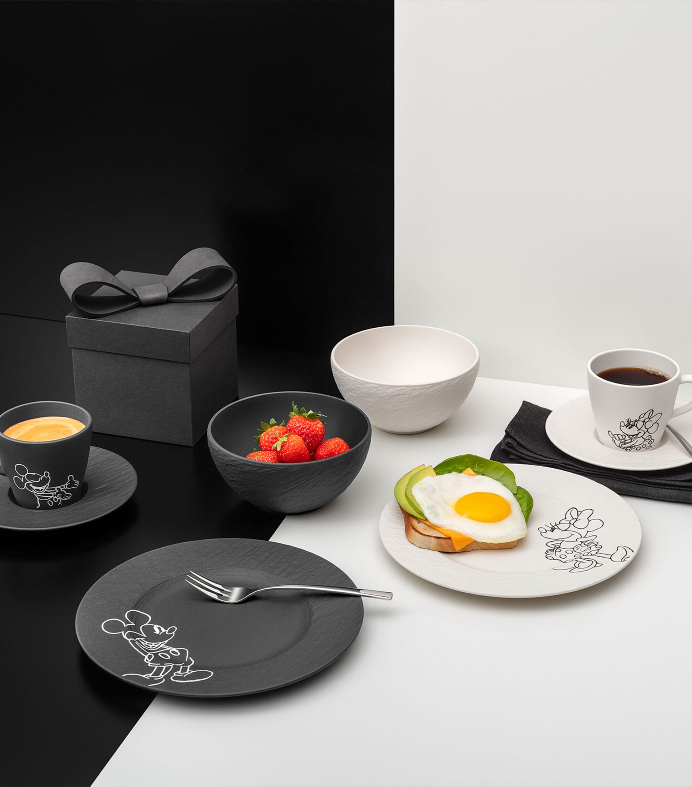Villeroy & Boch x Mickey Mouse Manufacture Breakfast Set Black Image 2