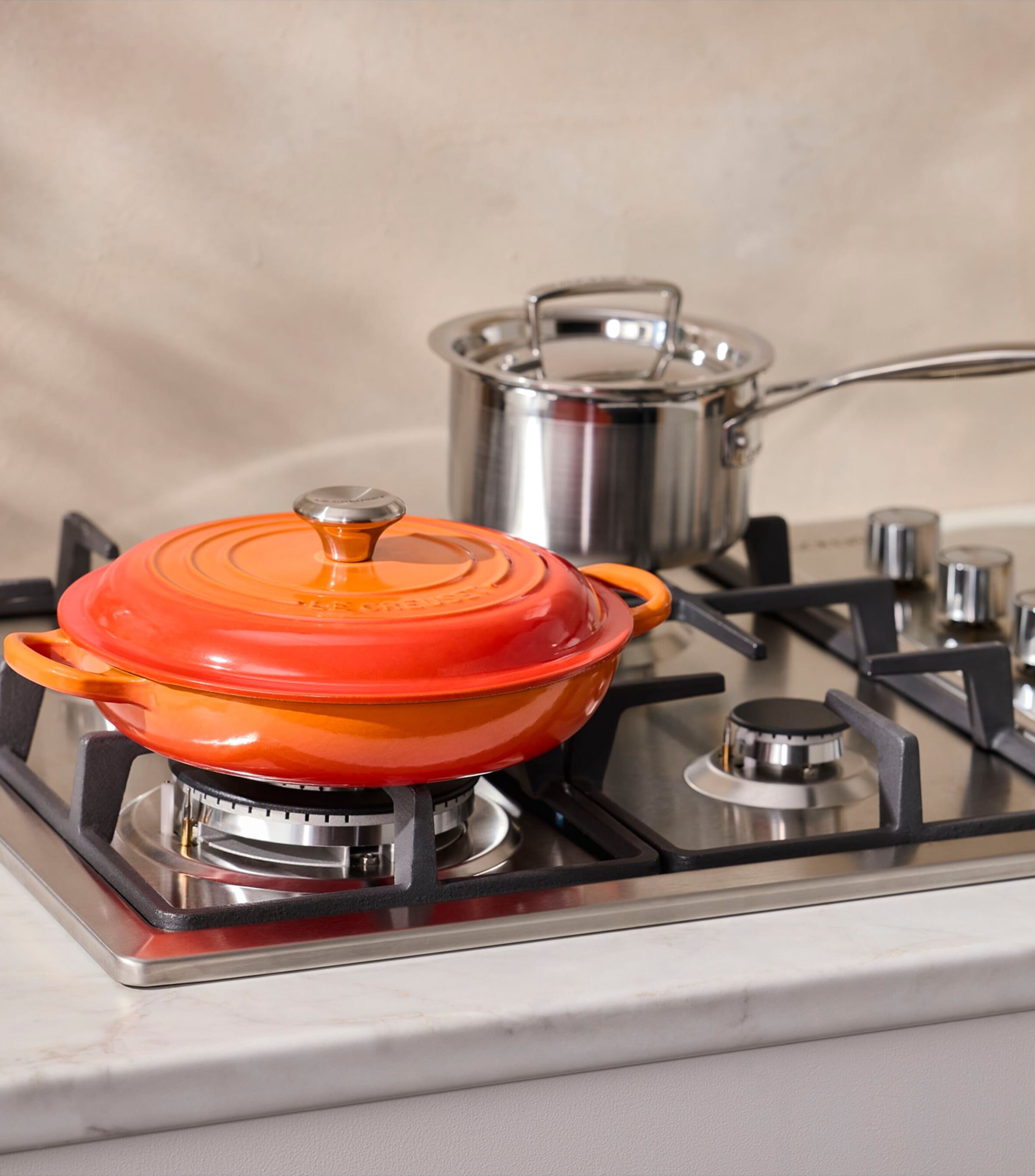 Le Creuset Cast Iron Shallow Casserole Dish (22cm) Volcanic Image 6