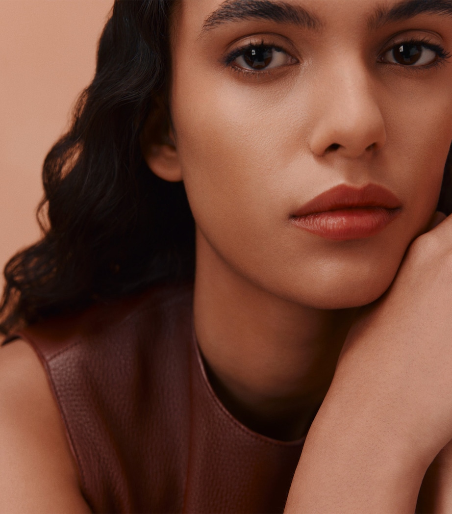 HERMÈS Plein Air Luminous Matte Skincare Foundation Argan Image 10