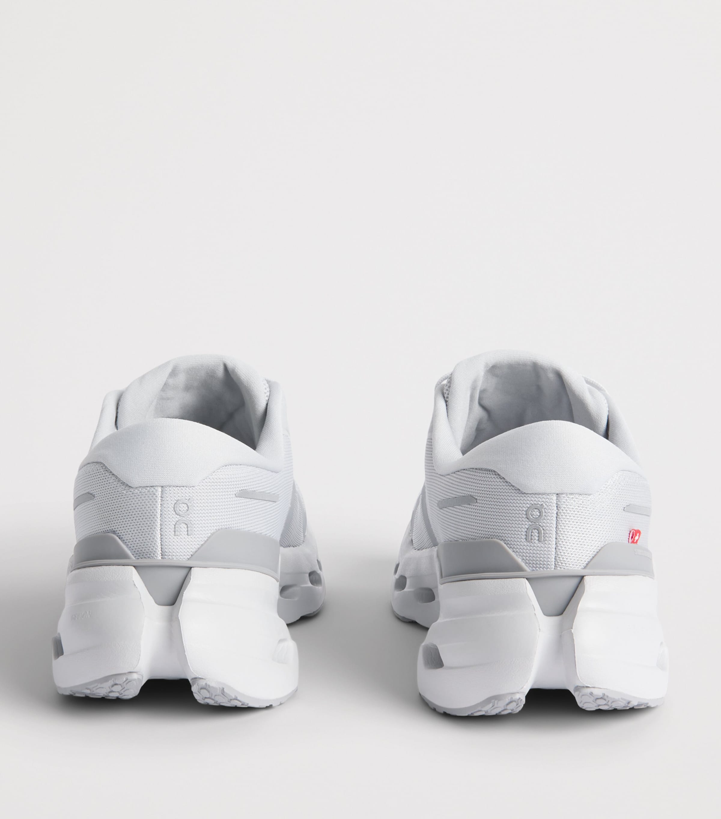 On Mens Cloudrunner 3 Trainers Glacier | Alloy Image 5