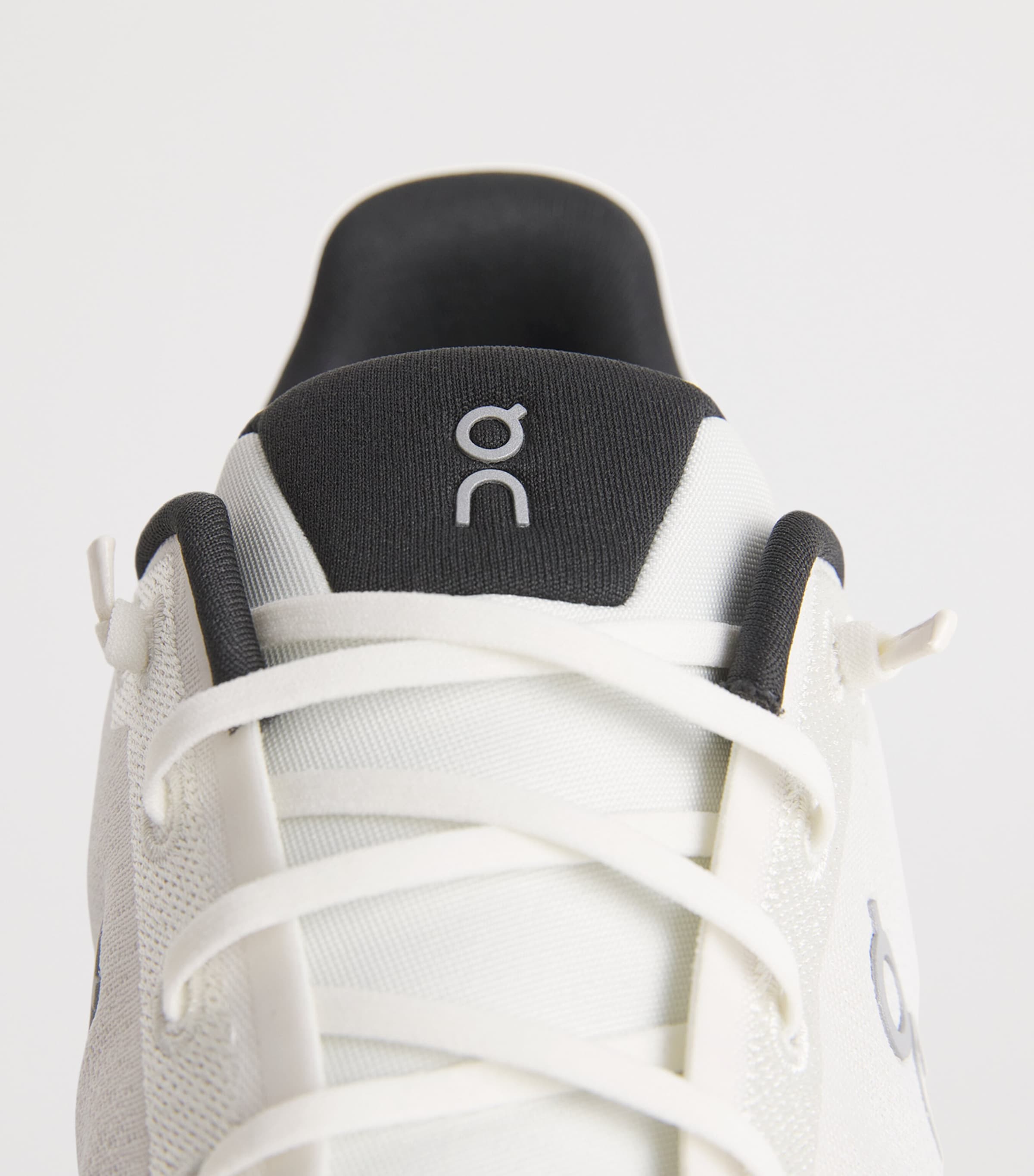 On Mens Cloudtilt Trainers Pearl | Ice Image 7