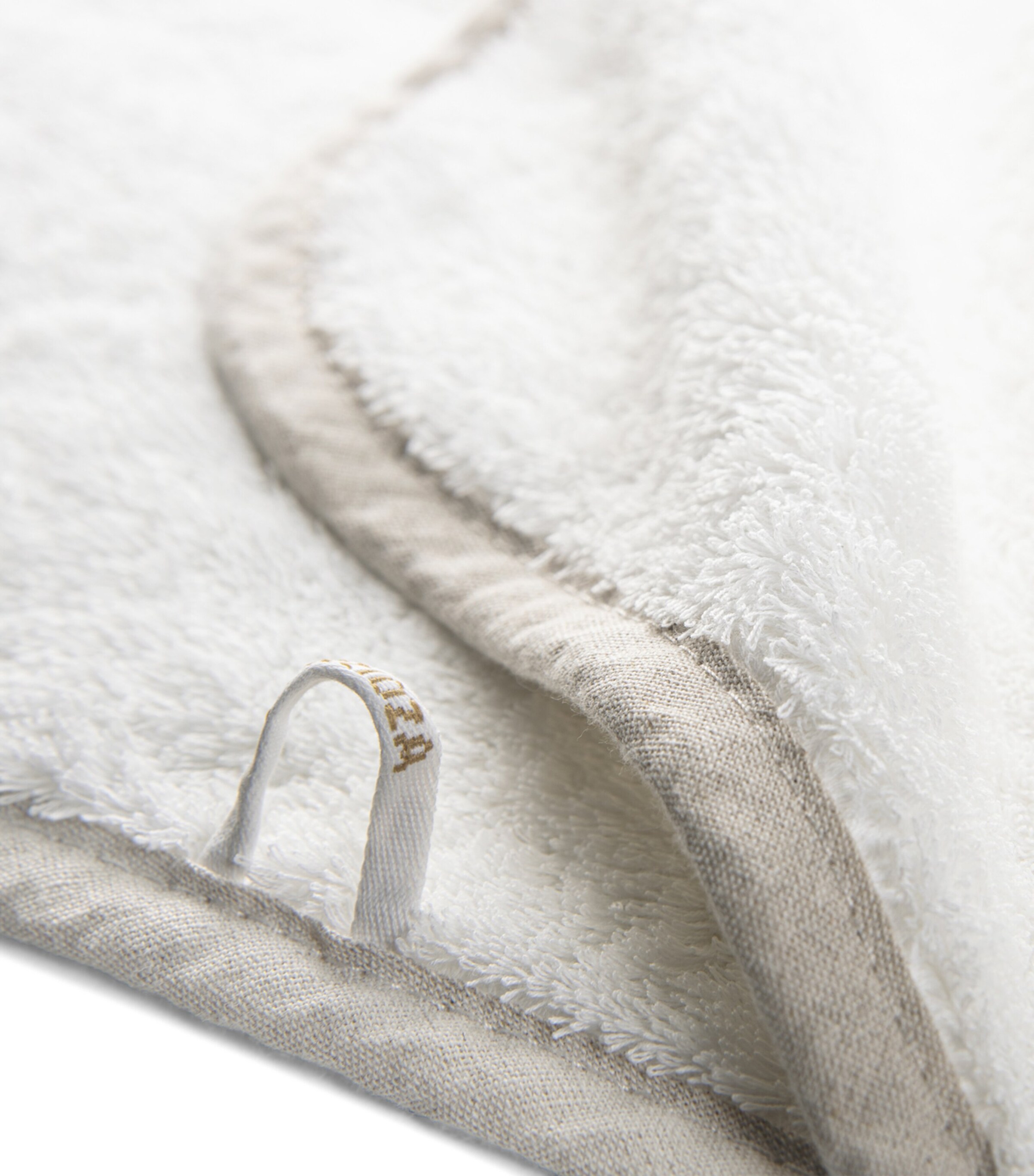 GRACCIOZA Egyptian Cotton Portobello Bath Towel (70cm x 140cm) Snow/fog Image 5