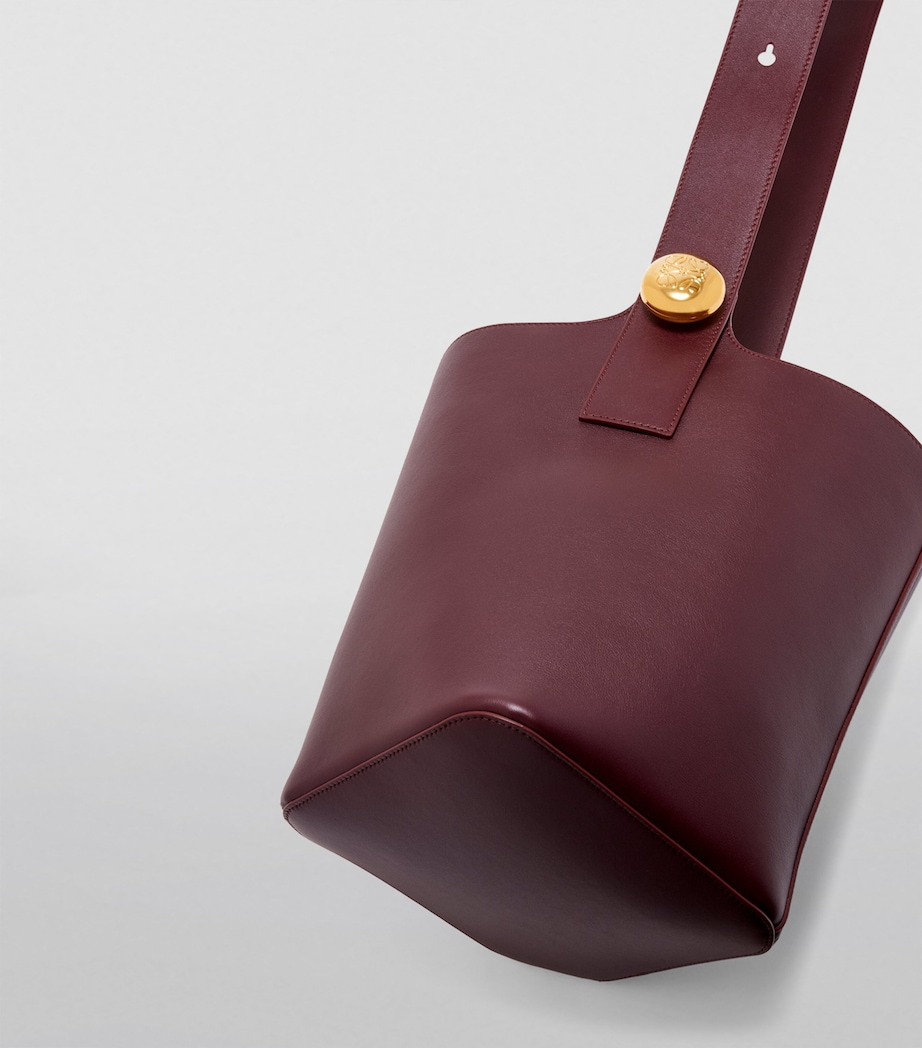 Medium Leather Pebble Bucket Bag DARK BURGUNDY Image 6