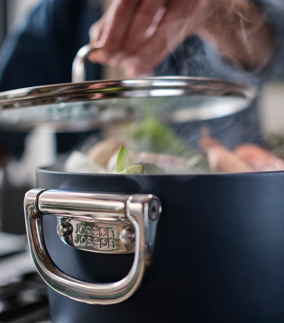 Space Non-Stick Folding Handle Stock Pot and Lid (25cm) MIDNIGHT BLUE Image 4