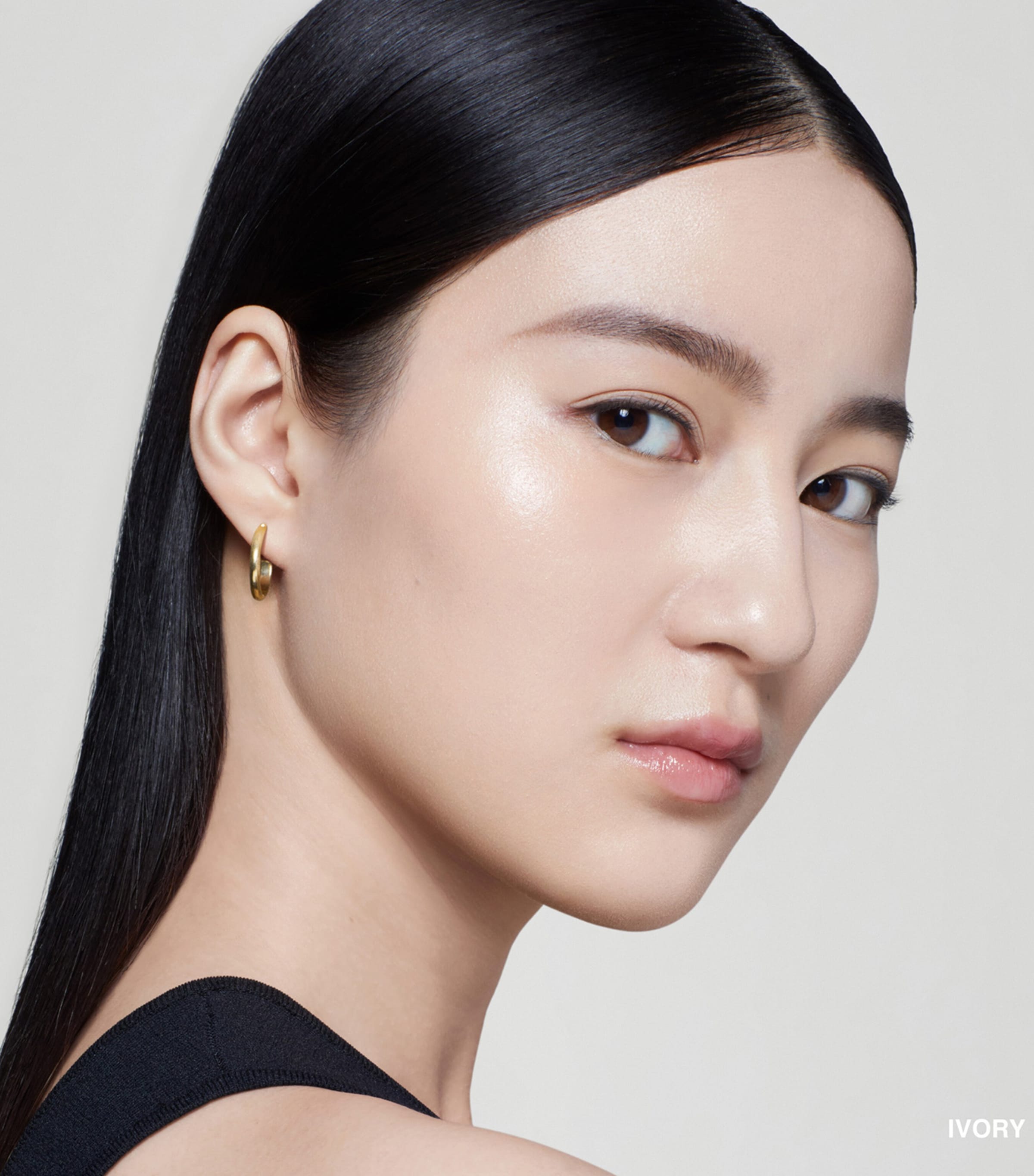 Intensive Serum Foundation SPF 40 IVORY Image 3