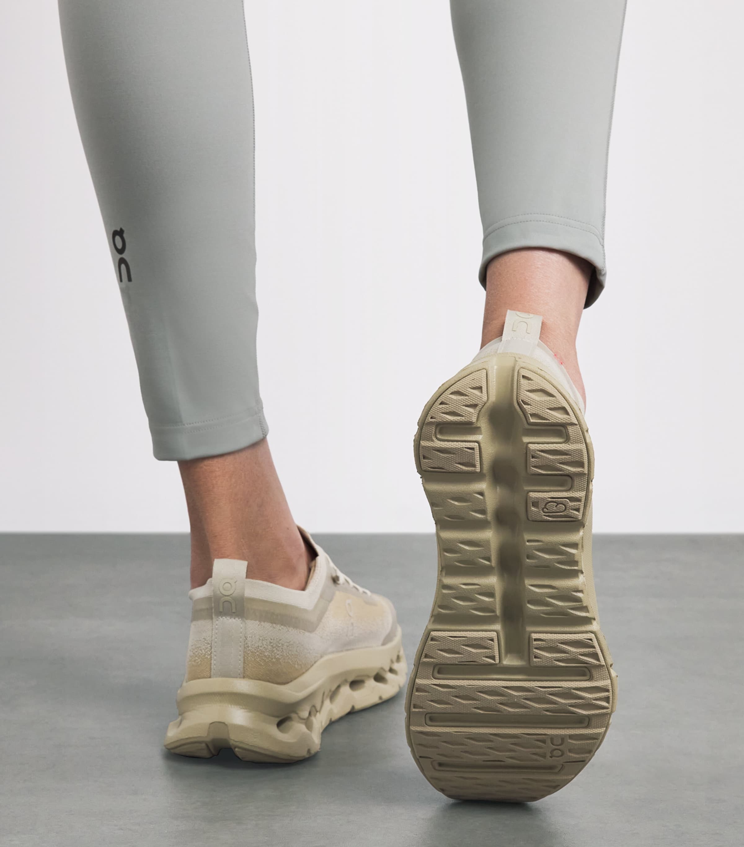 On Womens Cloudtilt Moon Sneakers Winter/kasha Image 2