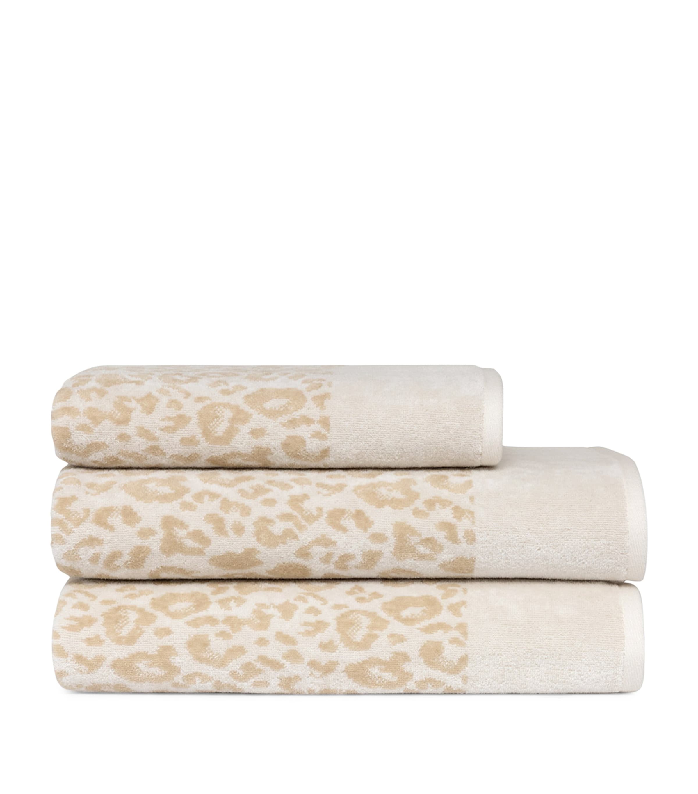 Leopard Guest Towel (42cm x 70cm) MILK Image 1