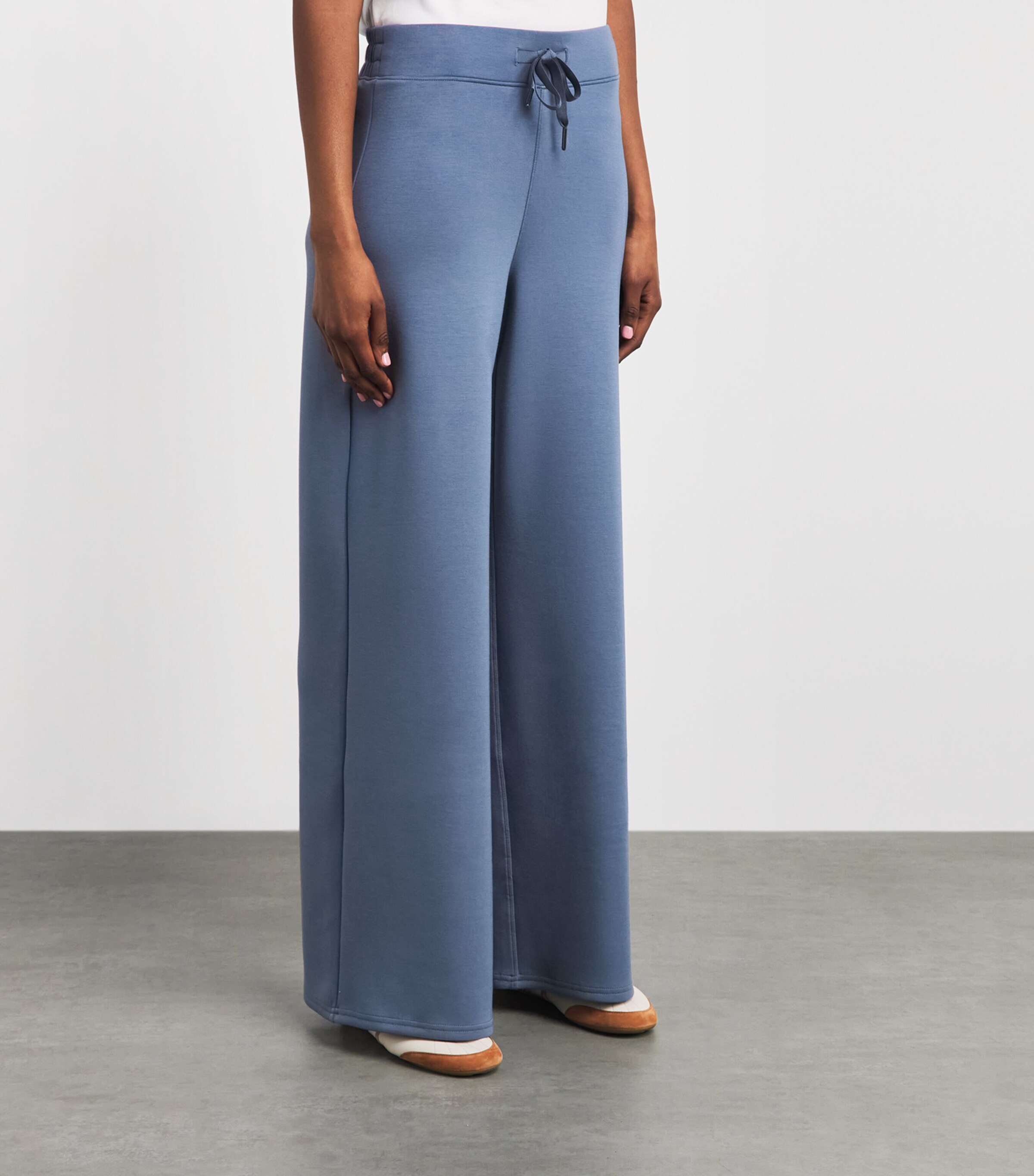 SPANX Womens SPANX AirEssentials Wide-Leg Sweatpants Rain Image 4