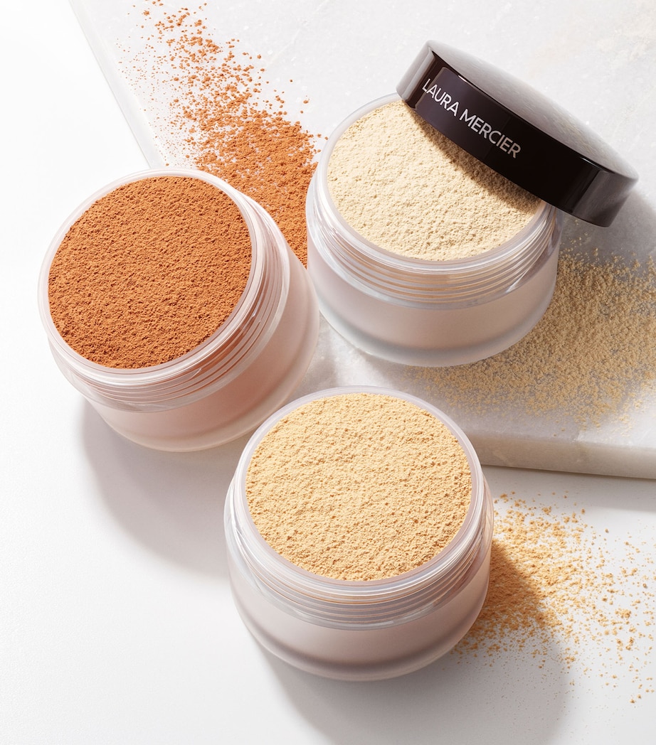 Translucent Loose Setting Powder MEDIUM DEEP Image 4