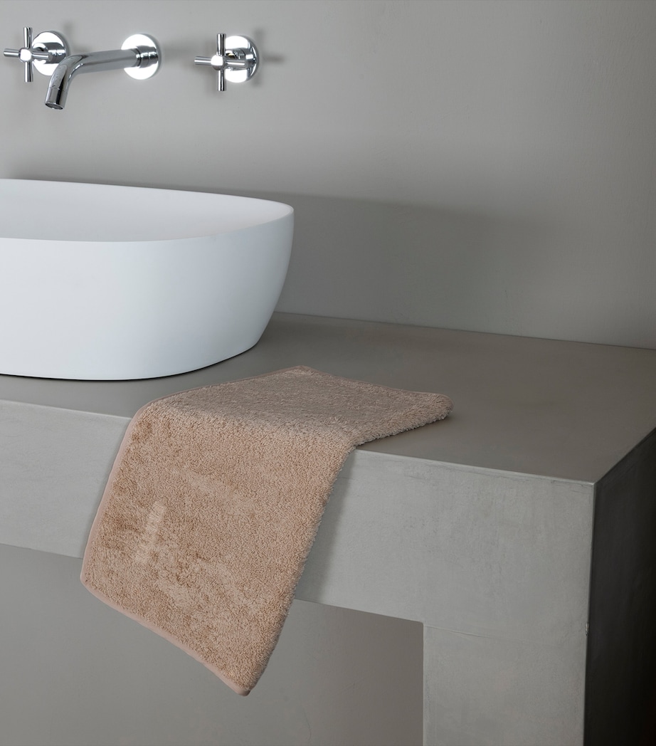 Frette Cotton Unito Hand Towel (60cm x 110cm) Misty Blush Image 2