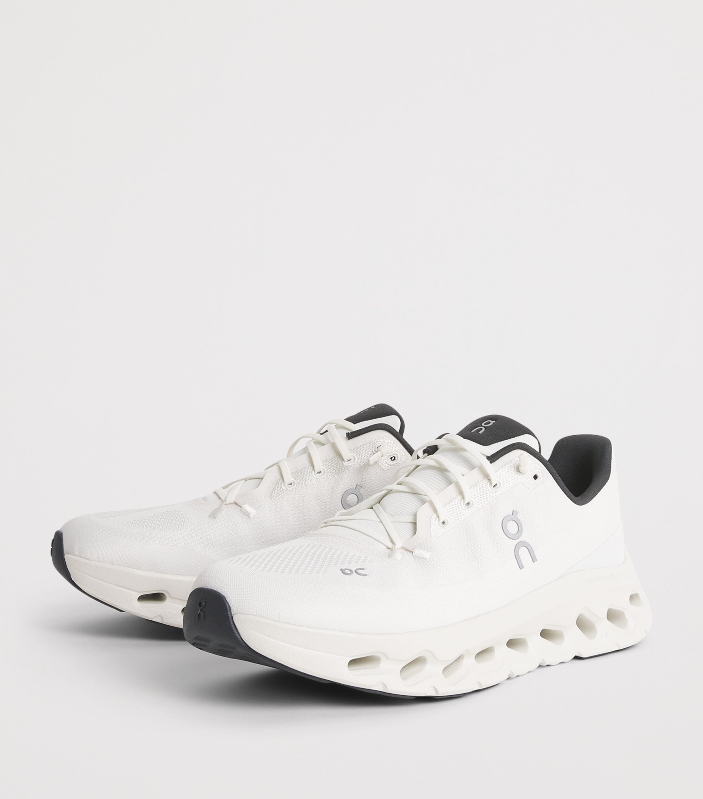 On Mens Cloudtilt Trainers Pearl | Ice Image 3