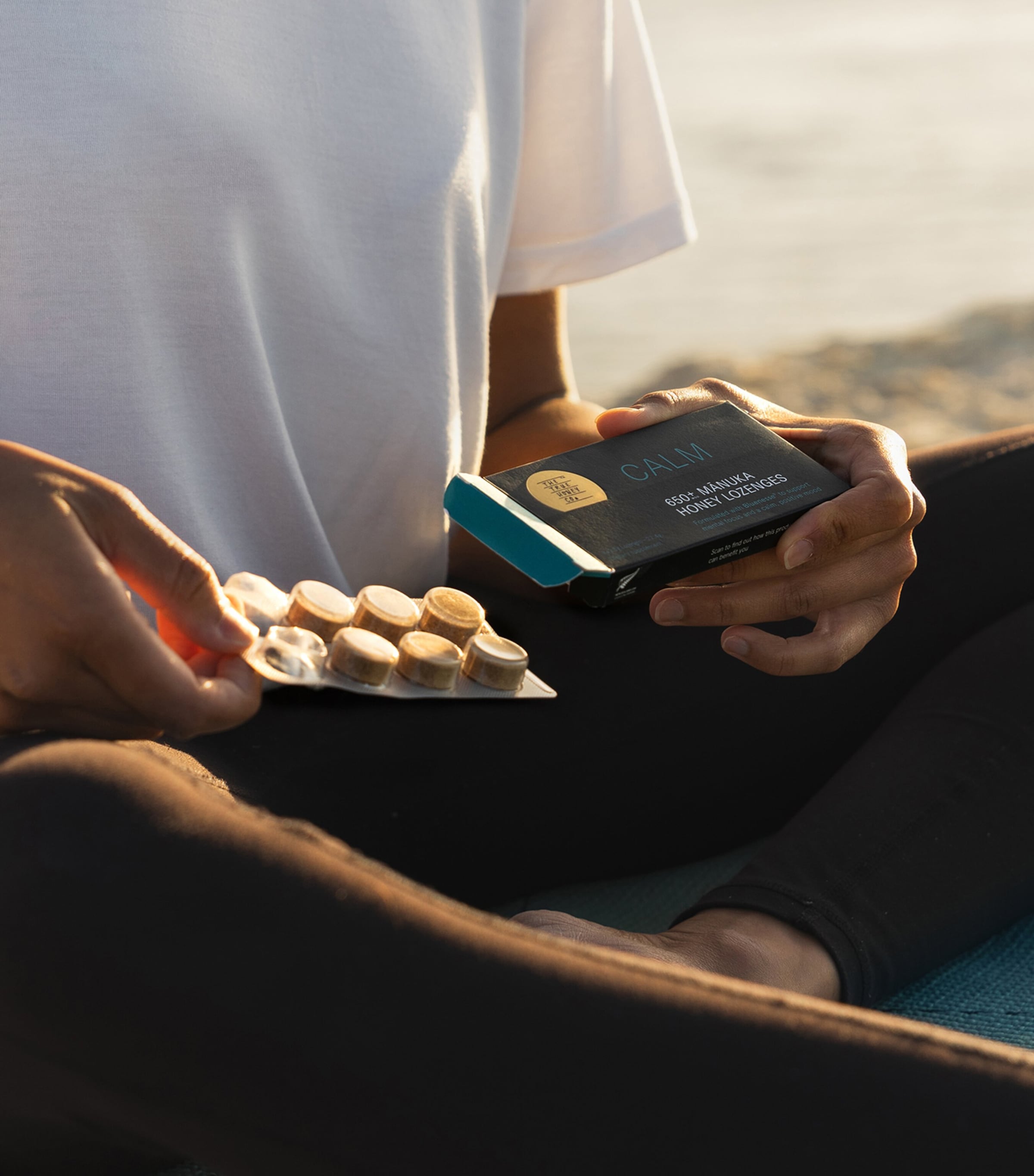 Mānuka Honey Lozenges with Bluenesse and Lemon (8 Capsules) NO COLOUR Image 2