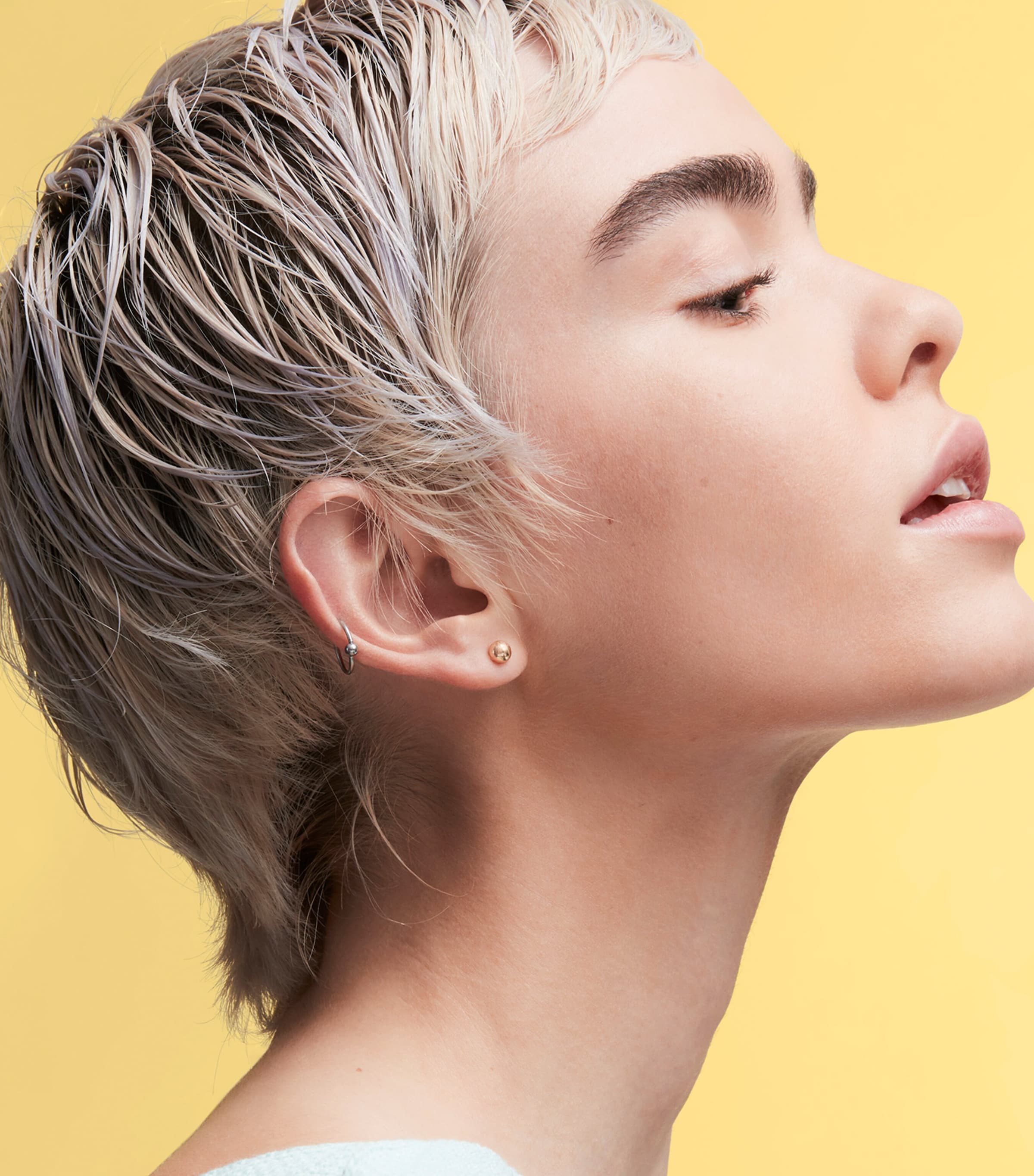 Studio Radiance Face and Body Foundation N2 Image 4