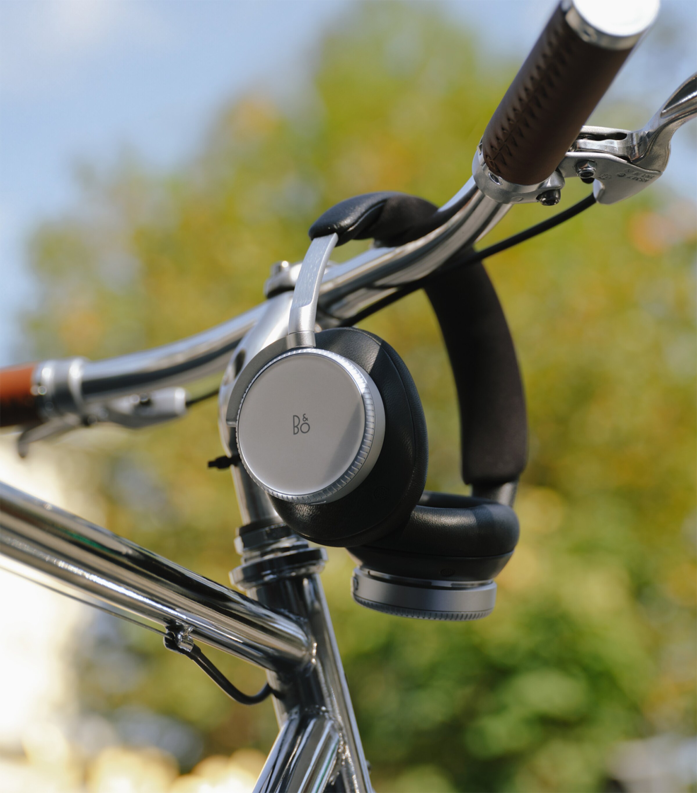 Beoplay H100 Noise-Cancelling Headphones INFINITE BLACK Image 10