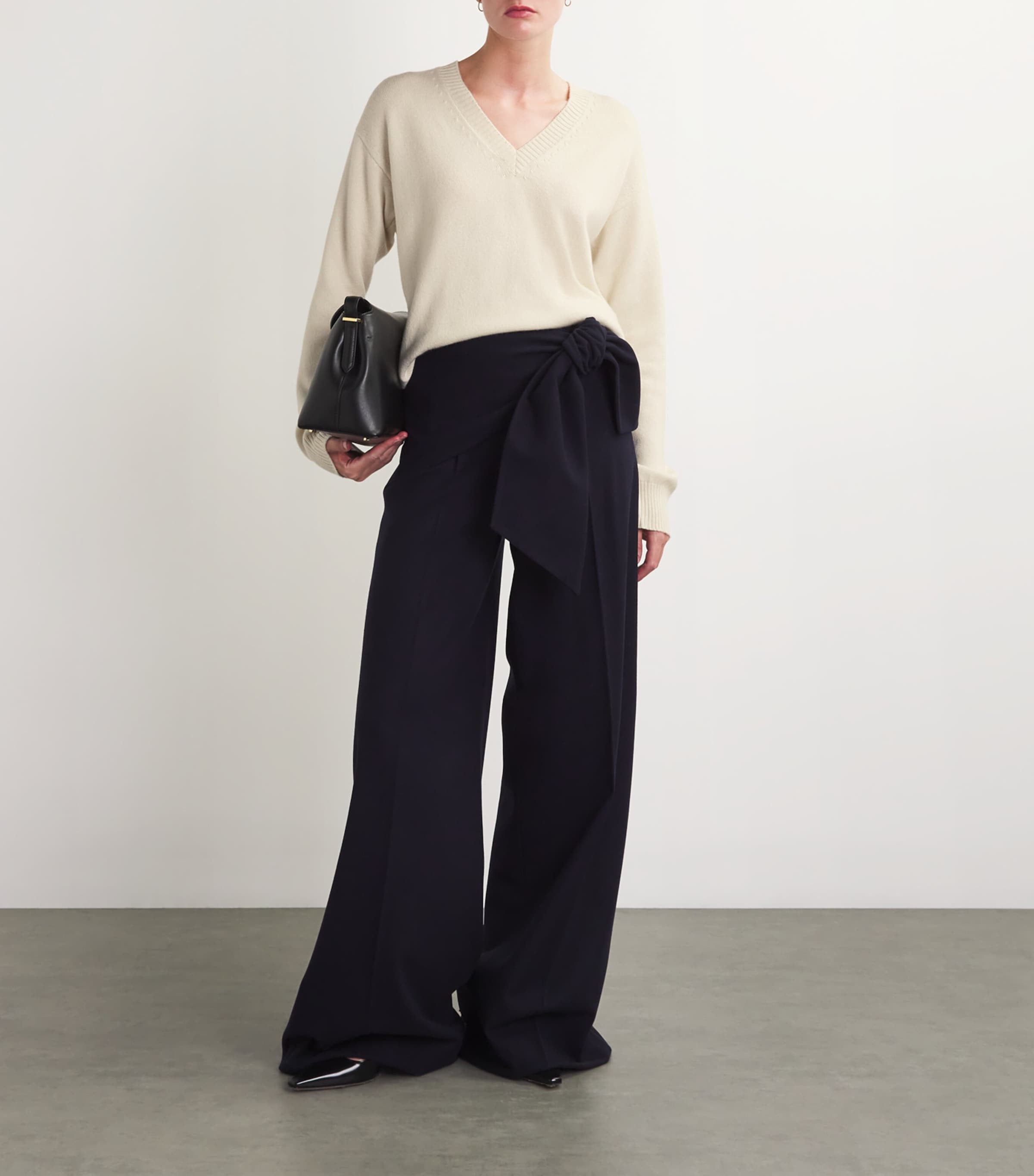 Cashmere V-Neck Sweater NIVEOUS Image 2