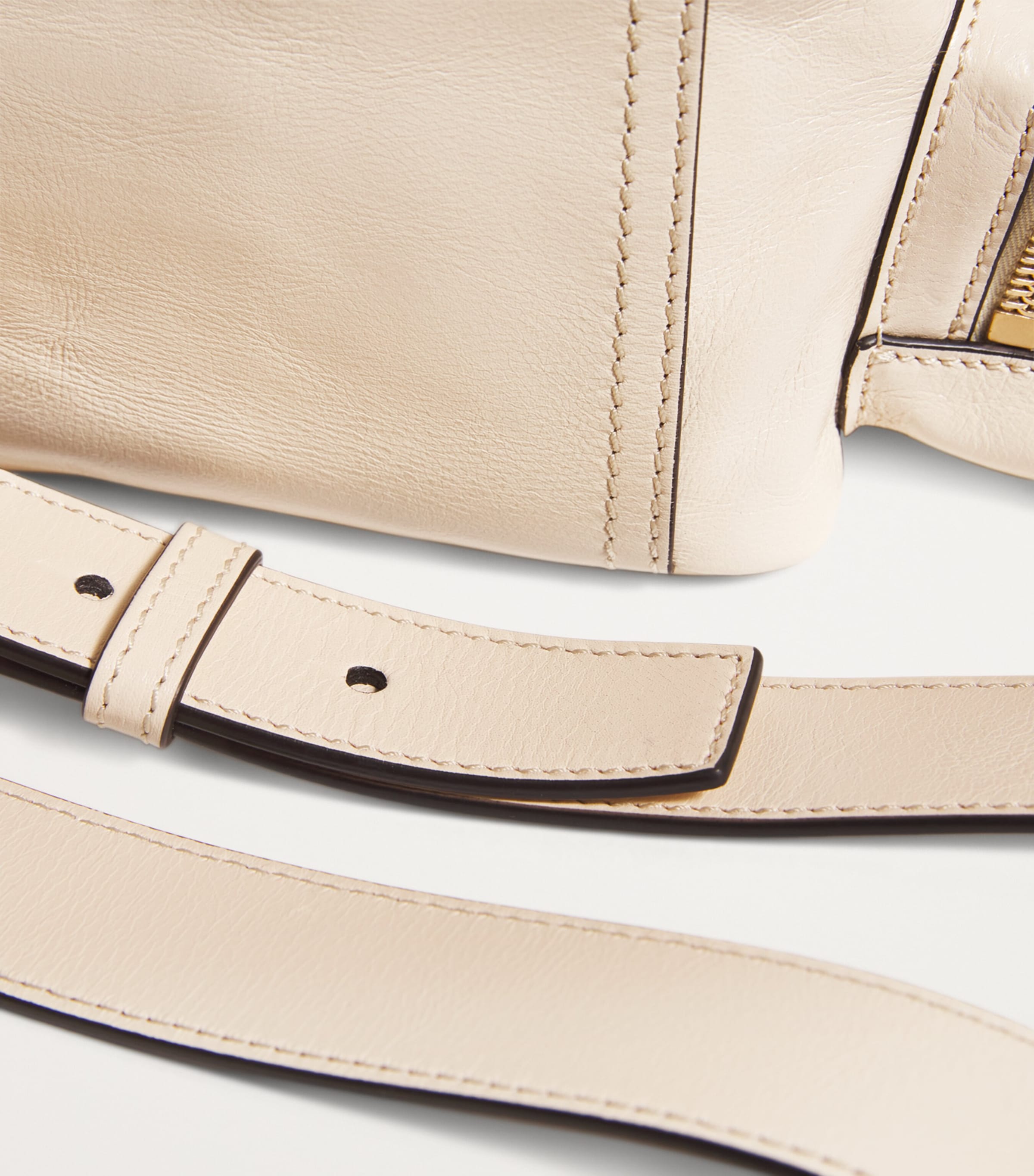 【関税＆送料込み】ChloAC Beige Leather Camera Bag Chloé Beige leather camera bag | TheDoubleF