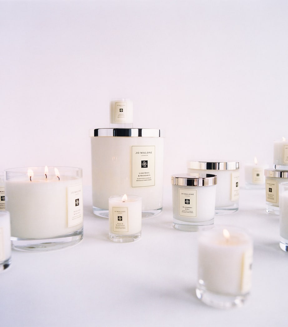 Jo Malone London Honeysuckle & Davana Classic Candle (200g) Image 4
