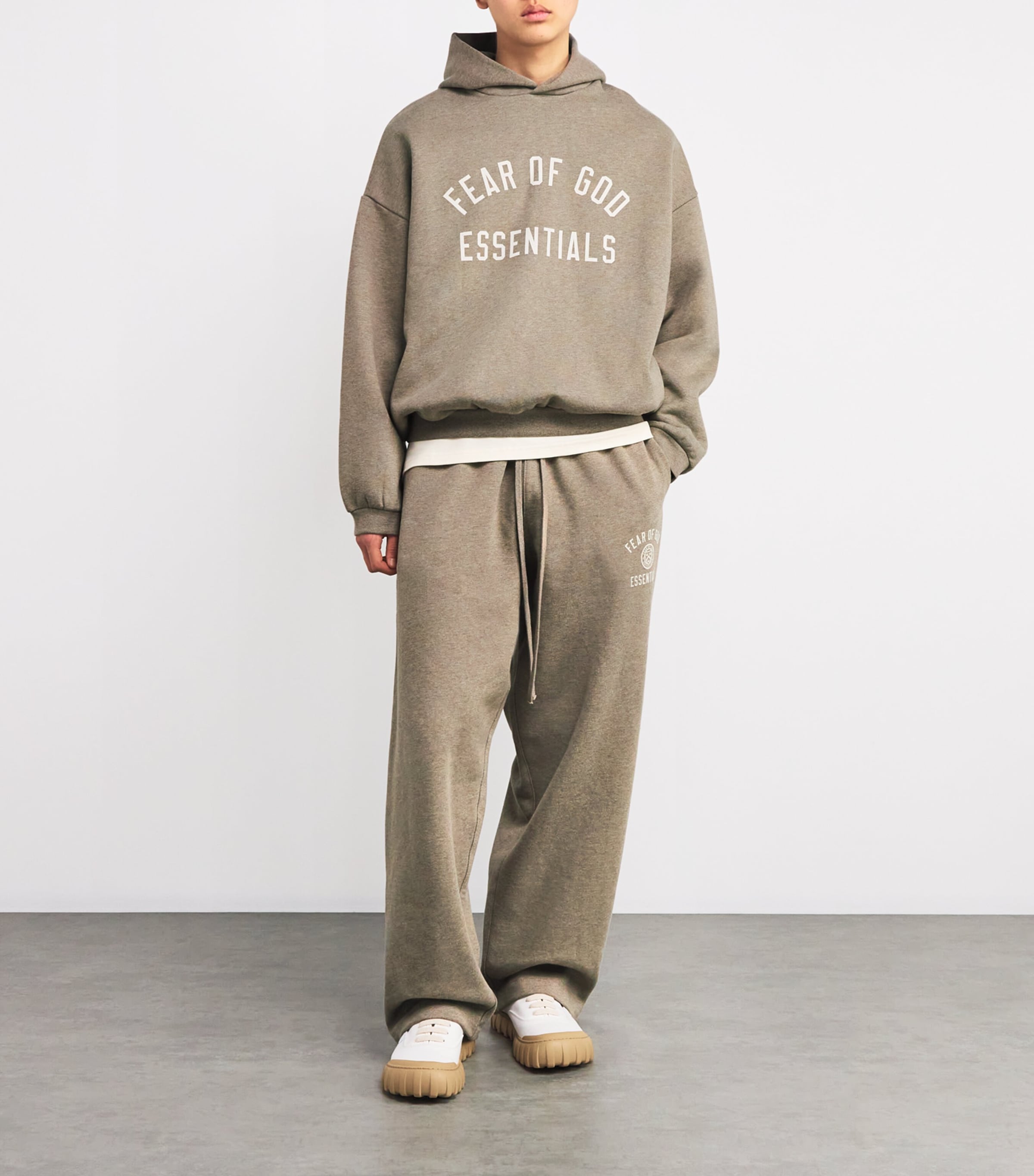 FEAR OF GOD ESSENTIALS Mens Cotton-Blend Logo Print Hoodie Heather Gray Image 2