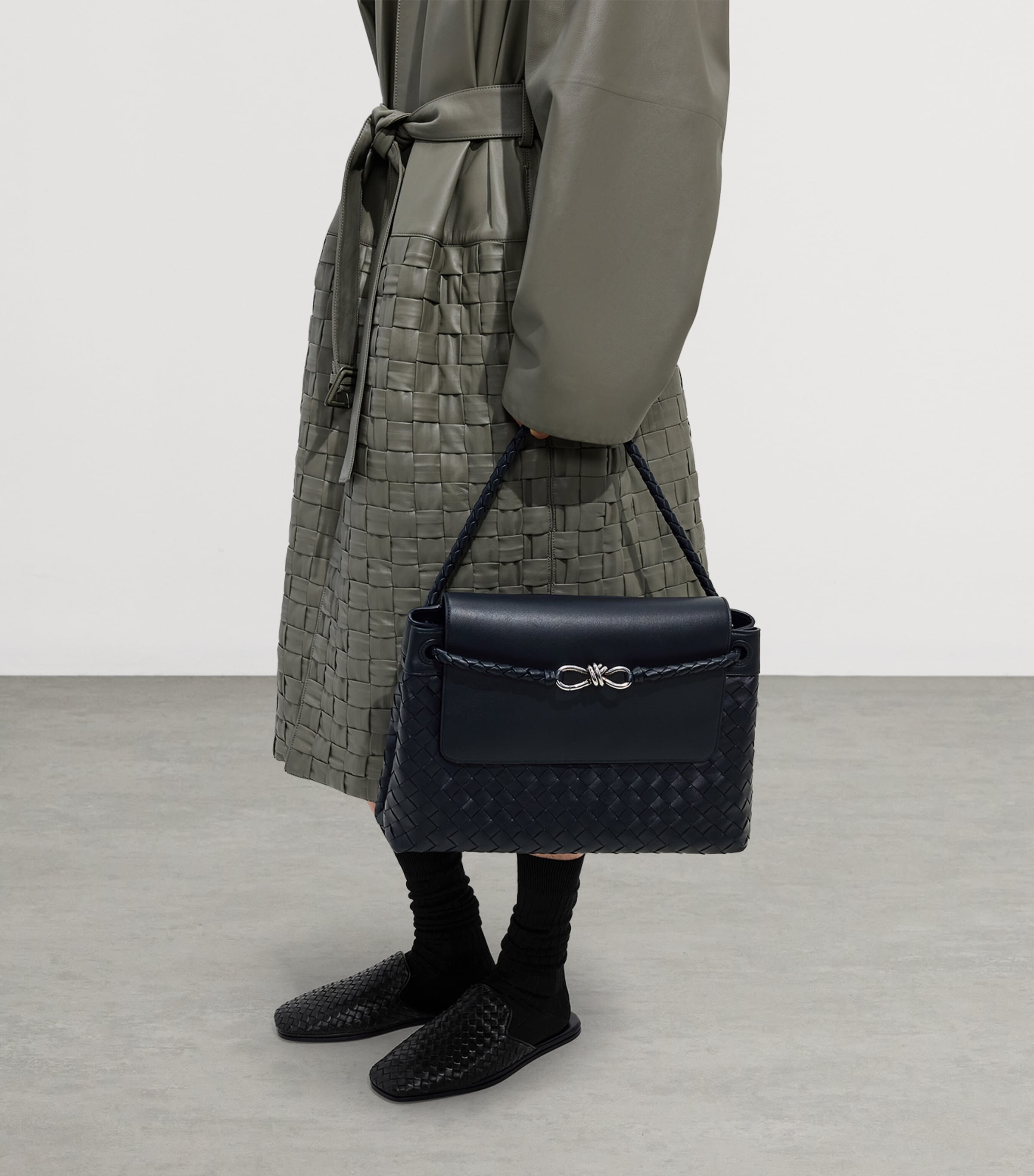 Bottega Veneta Leather Andiamo Messenger Bag Image 3
