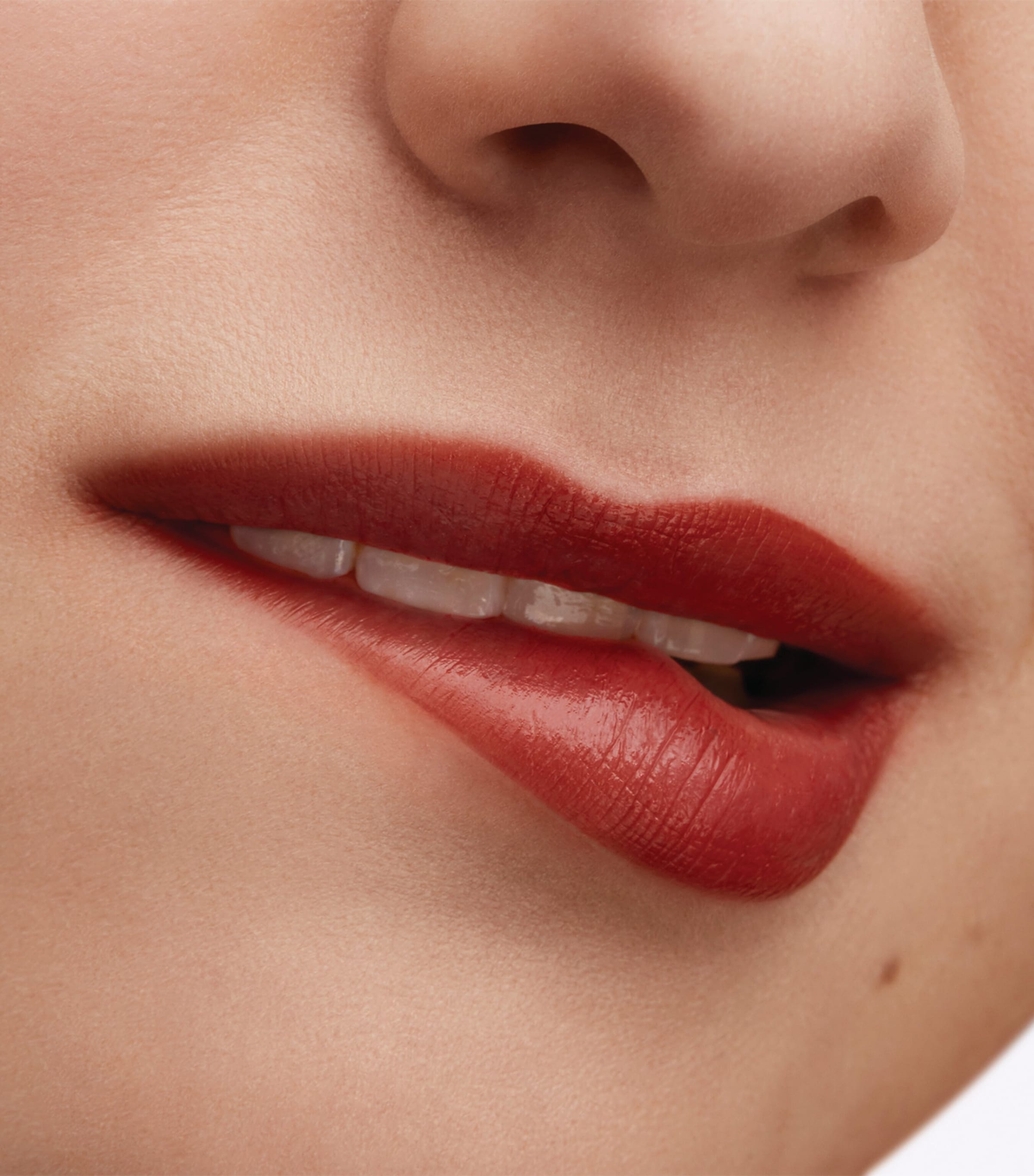 Lustreglass Sheer-Shine Lipstick SPICE IT UP! Image 9