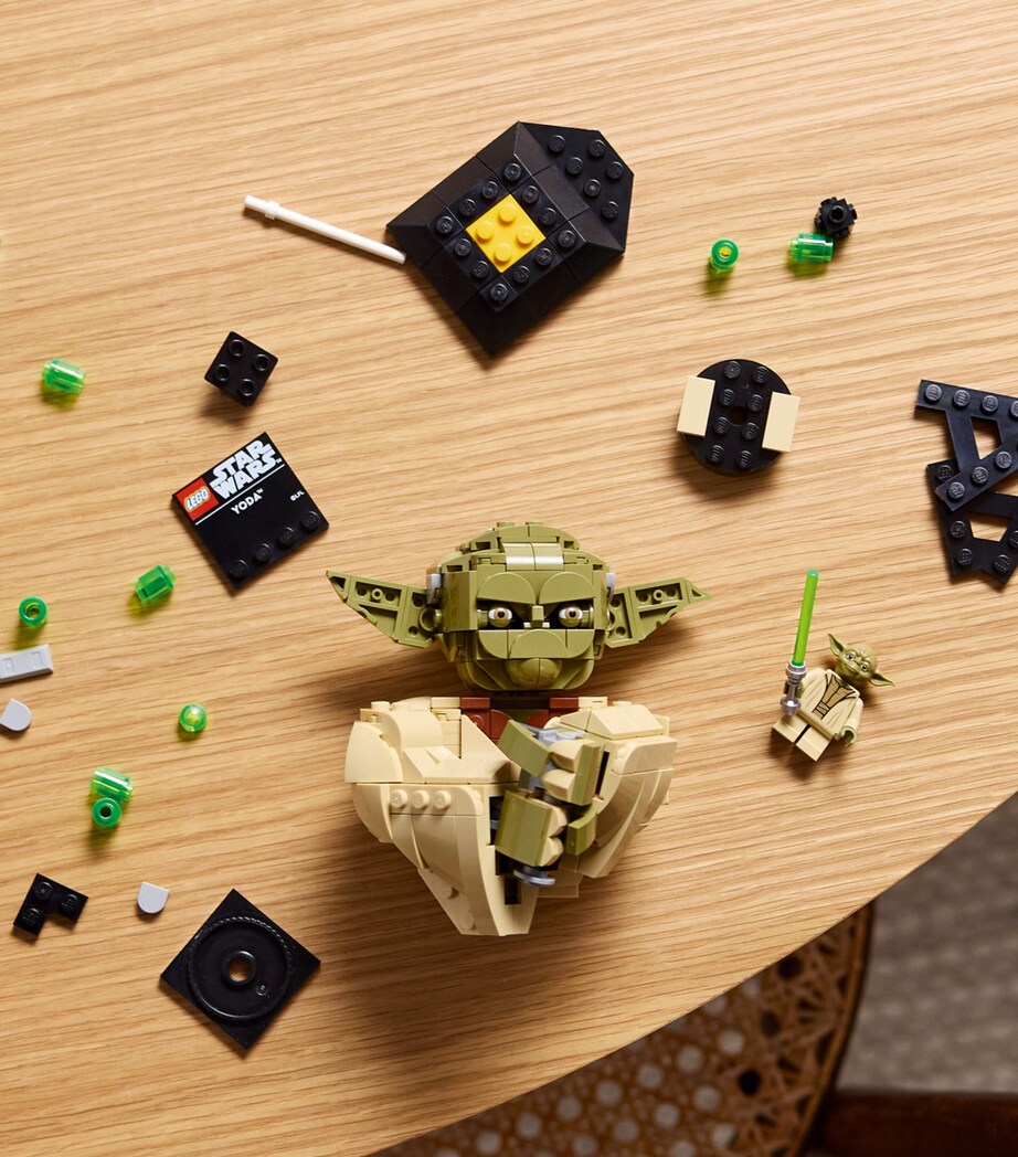 Lego LEGO Star Wars Yoda Bust Model Kit for Adults 75438 Image 3