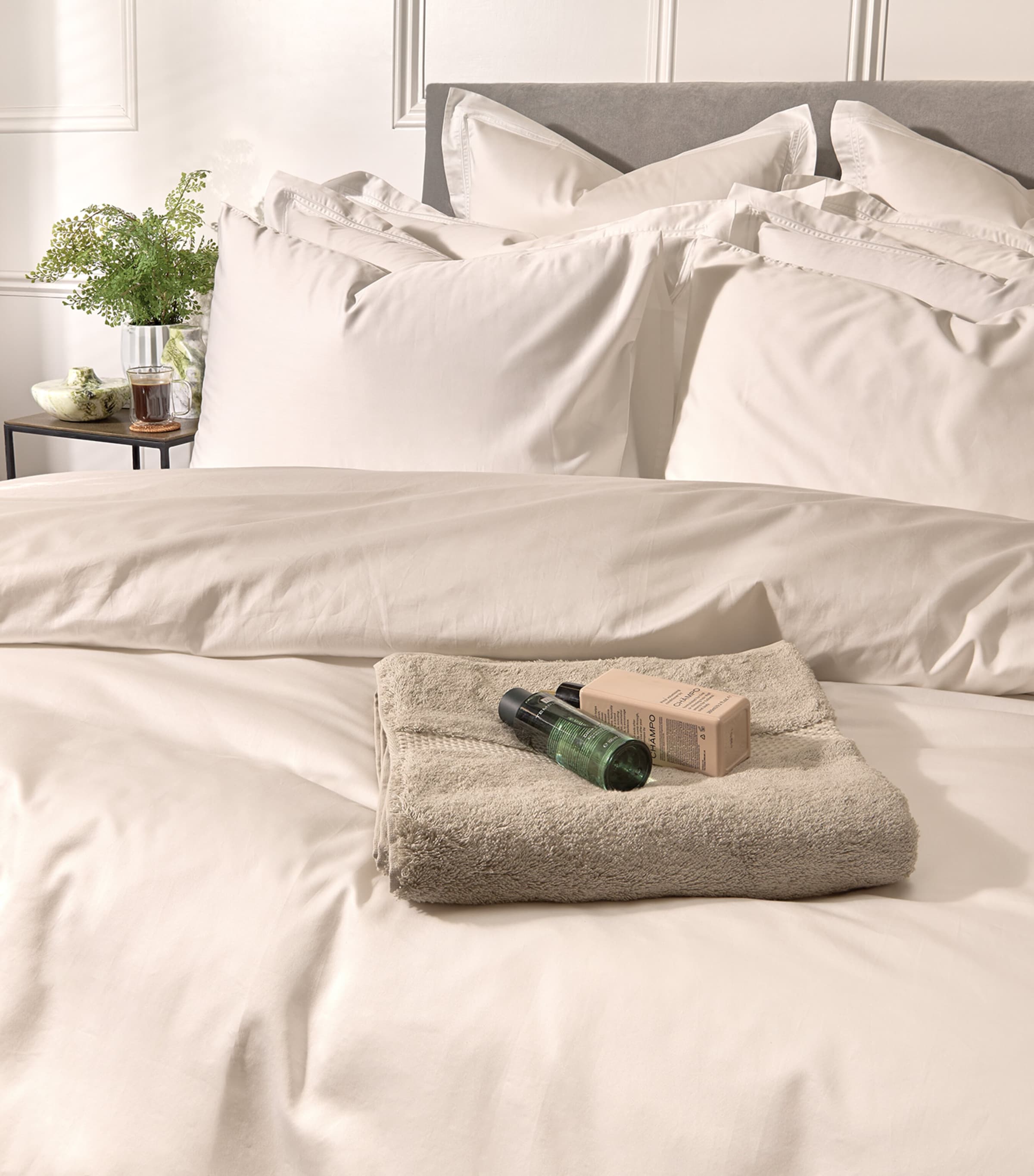 Brompton II Double Duvet Cover Set (200cm x 200cm) WHITE Image 4