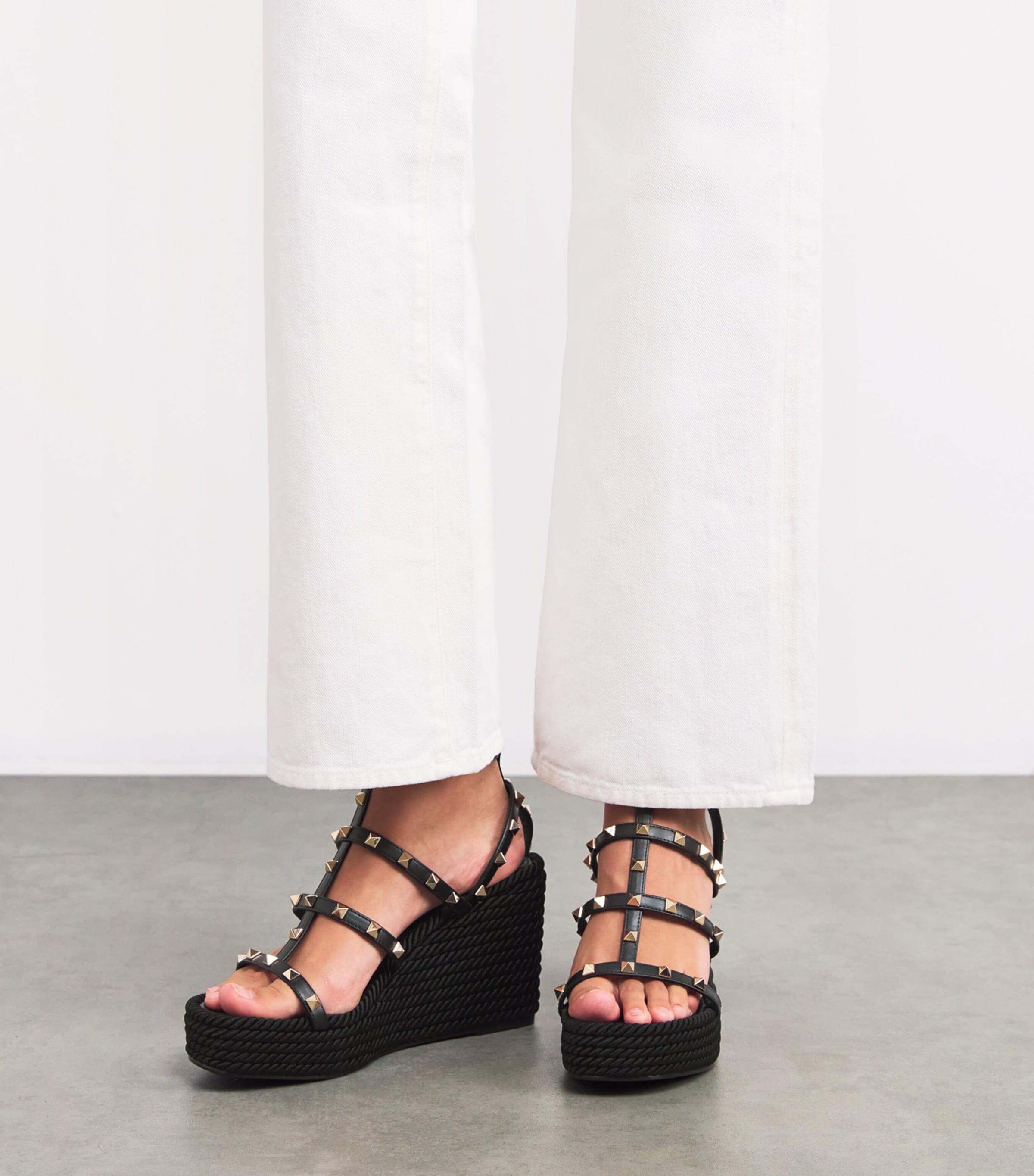 ☆大人気ライン☆ VALENTINO ROCKSTUD WEDGE SANDALS Valentino Garavani Rockstud Wedge Sandals | Neutrals | FARFETCH
