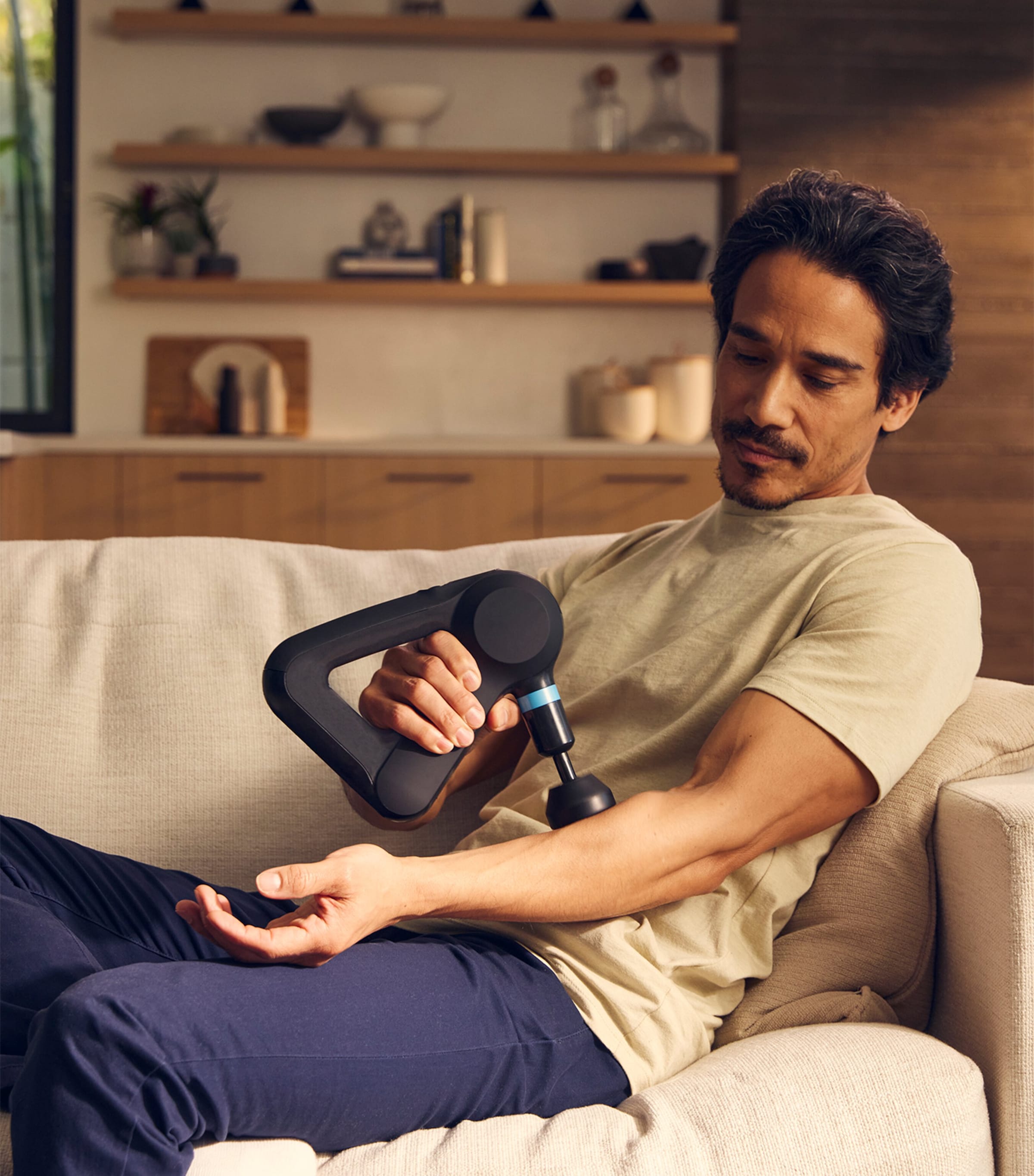 THERABODY Theragun Elite 5th Generation Black Image 3