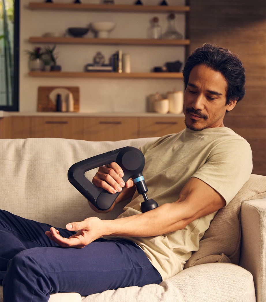 THERABODY Theragun Elite 5th Generation Black Image 3