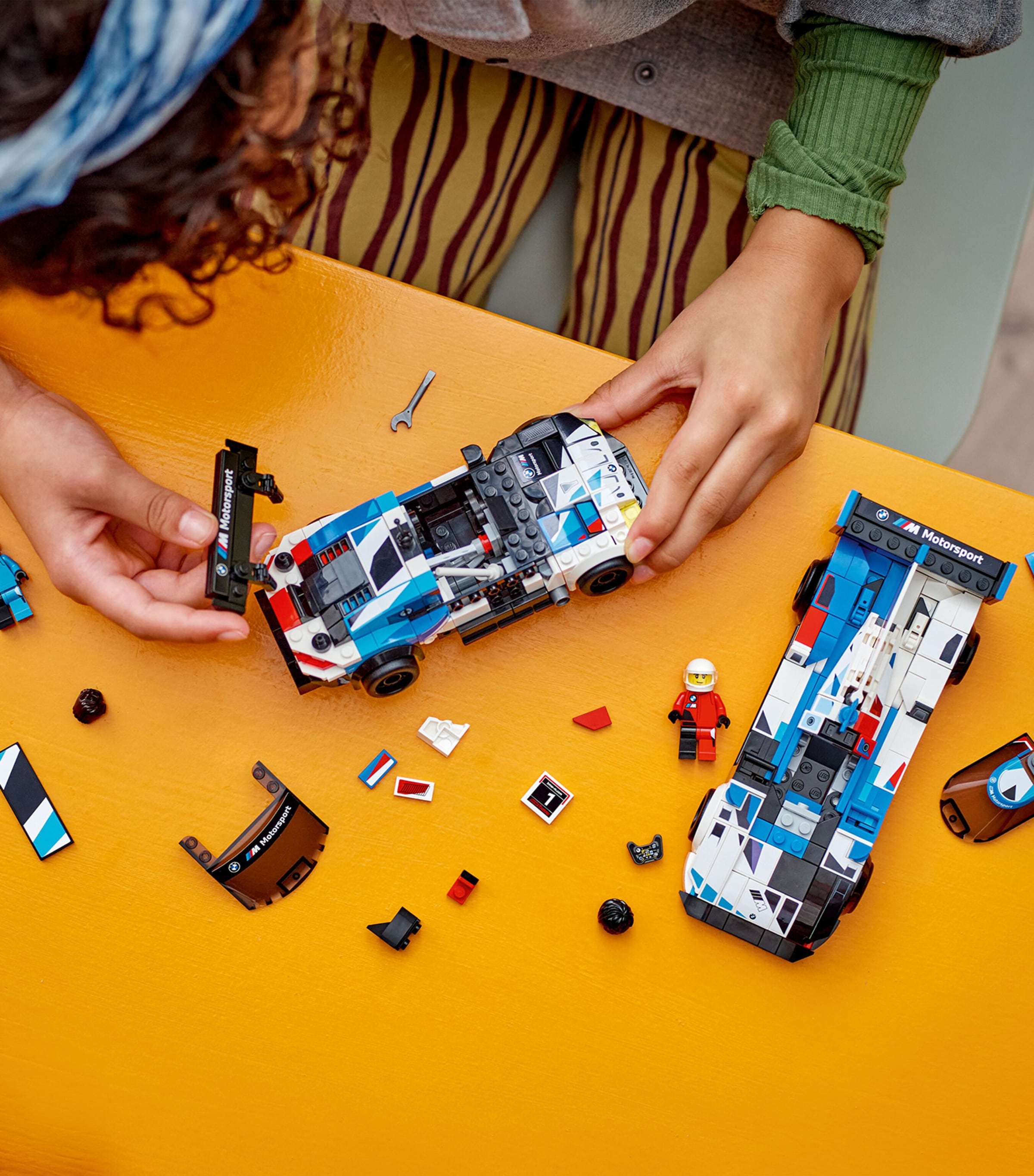 Speed Champions BMW M4 GT3 and BMW M Hybrid V8 76922 MULTI Image 5