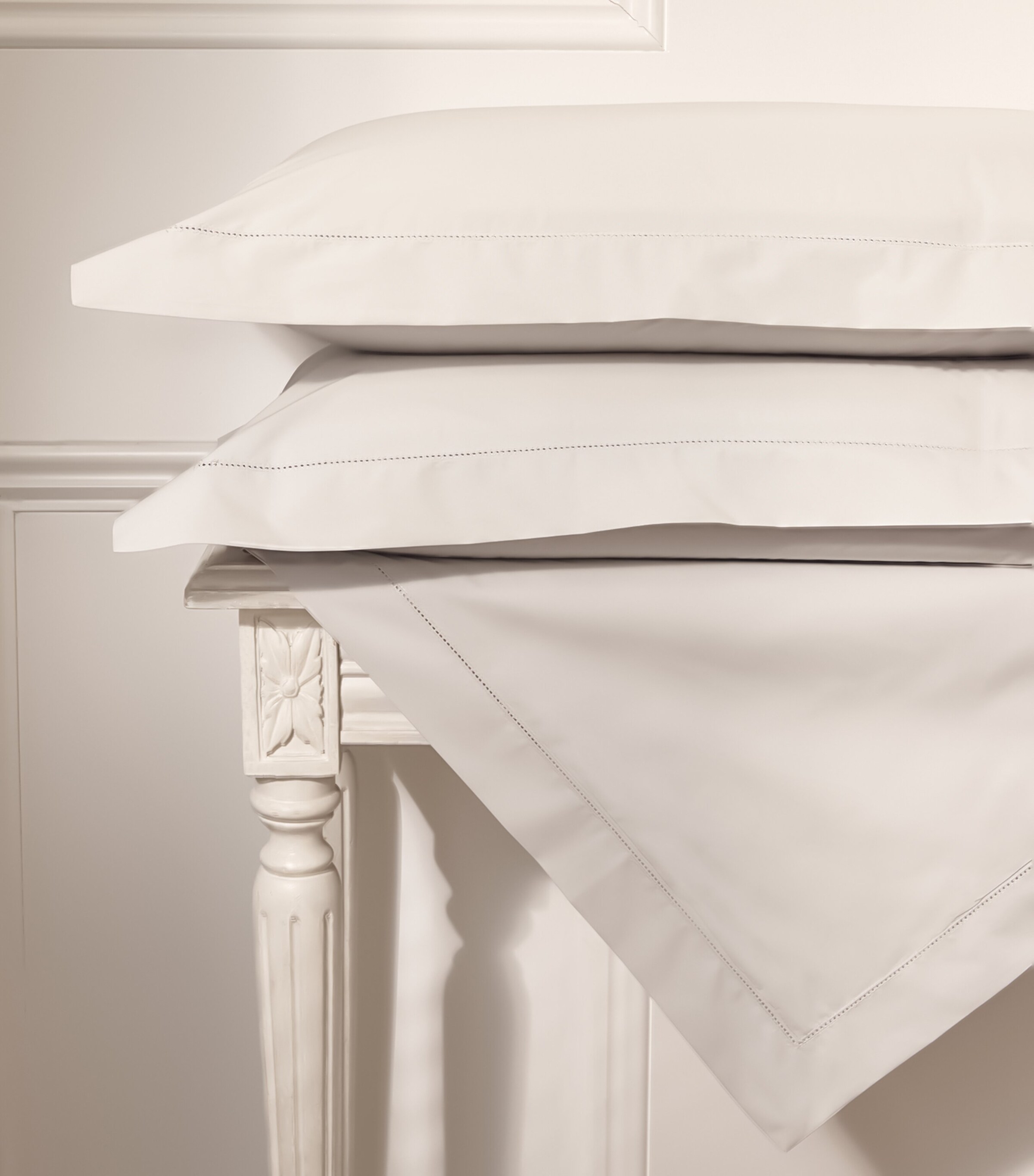 Harrods of London Cadogan Emperor Fitted Sheet (215cm x 215cm) Light Grey Image 6