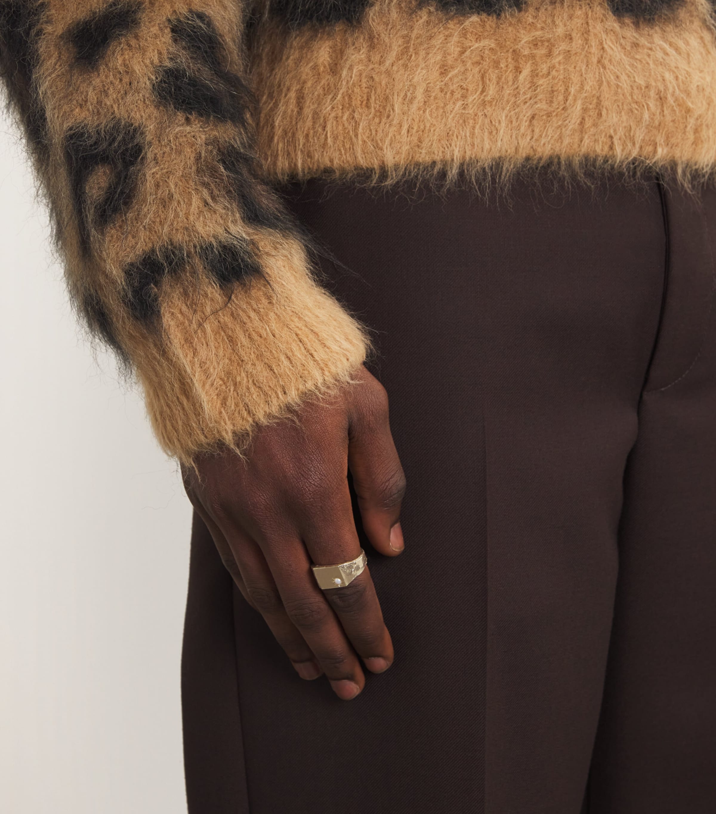 Yellow Gold and Pearl Signet Ring GOLD Image 2