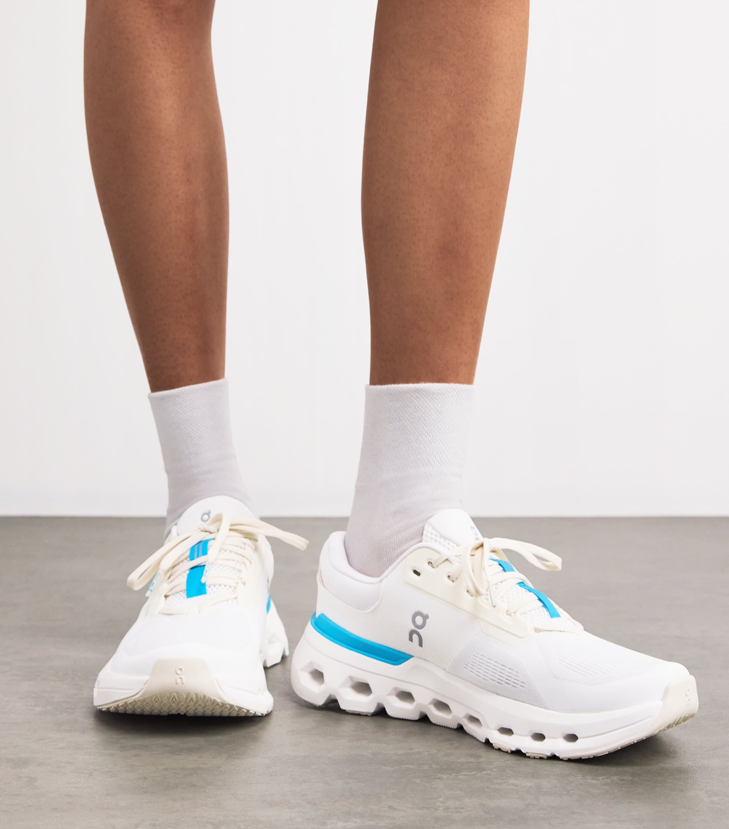 Cloudrunner 2 Trainers WHITE | HORIZON Image 2