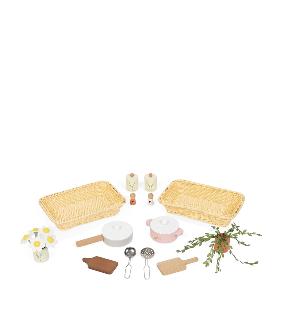 Large Well-Equipped Grandma's Kitchen MULTI Image 6