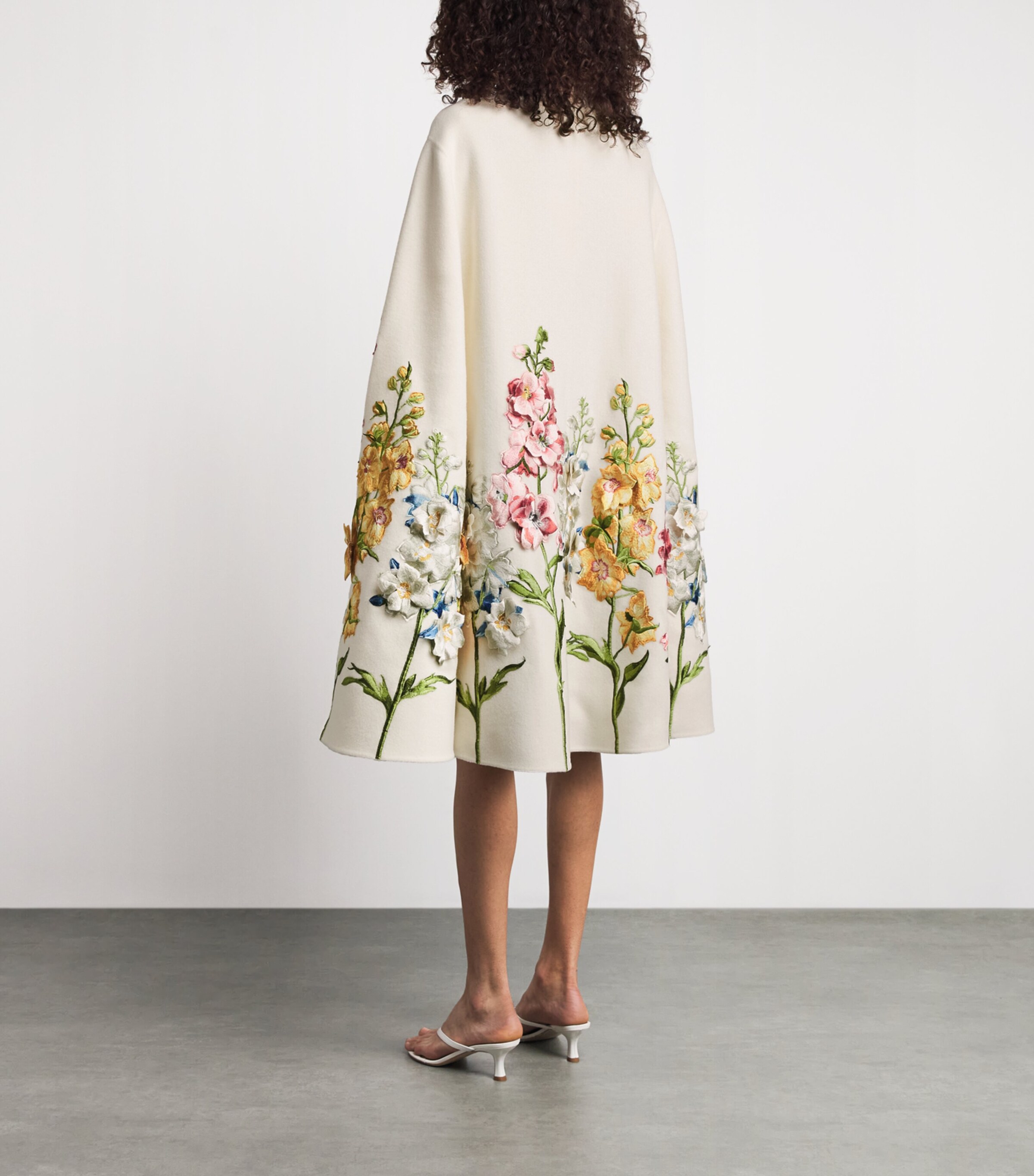 LEO LIN Womens Wool Floral Embroidered Clover Cape Coat Snapdrgn Prnt In Snw Image 4