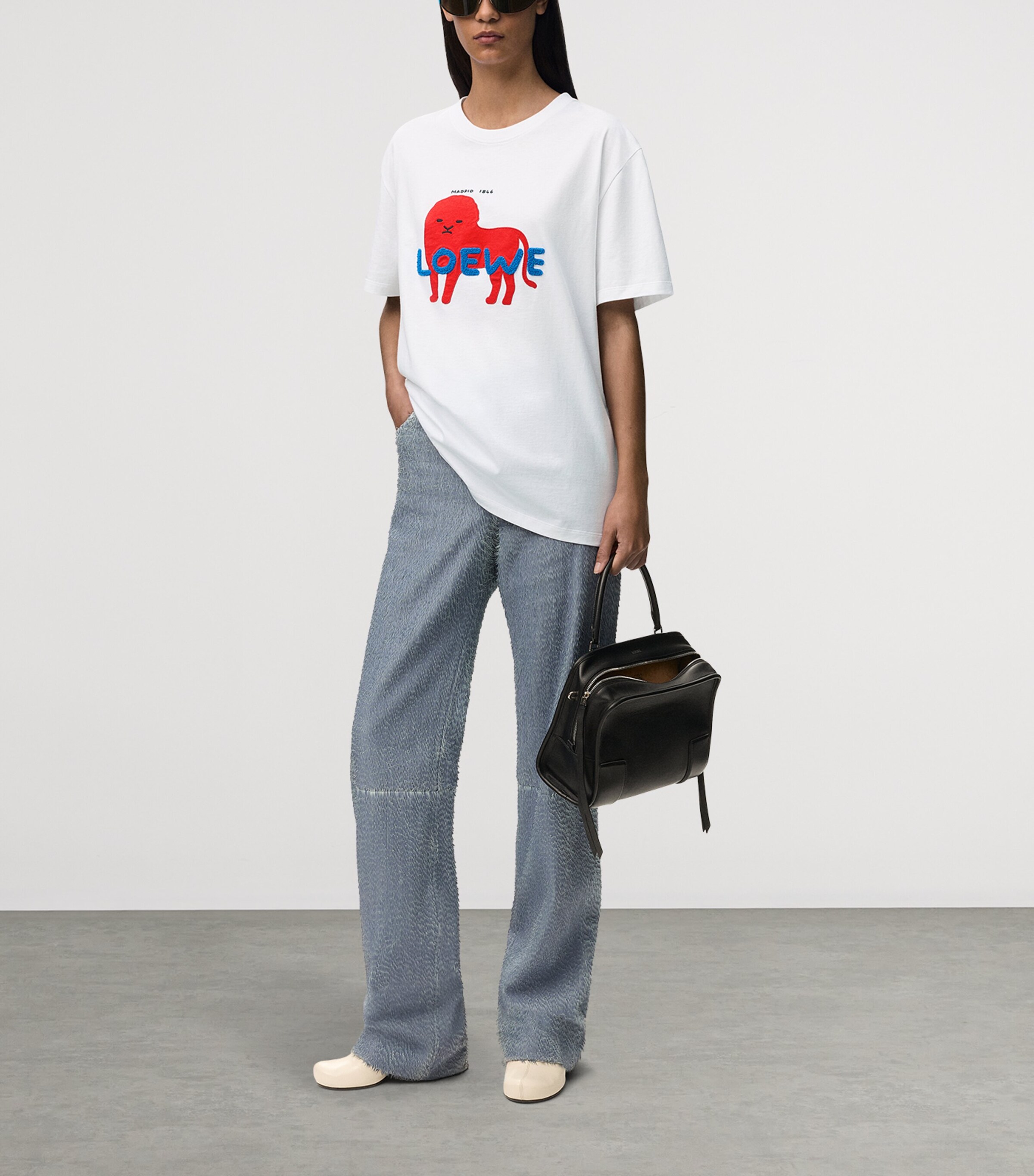 LOEWE Mens Logo Relaxed T-Shirt White Image 8