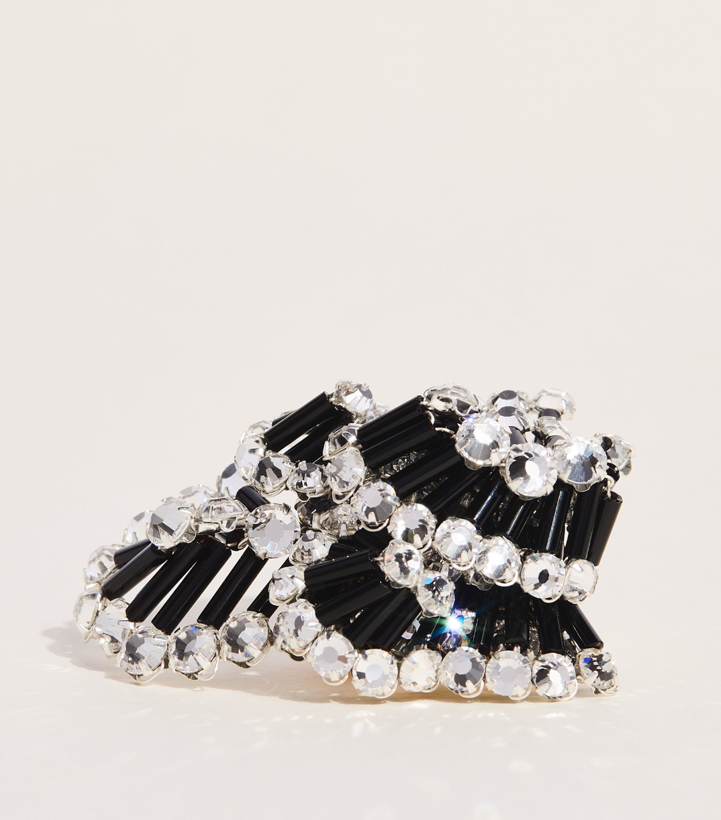 Coppola e Toppo Crystal Foglie Clip Earrings Black Image 5