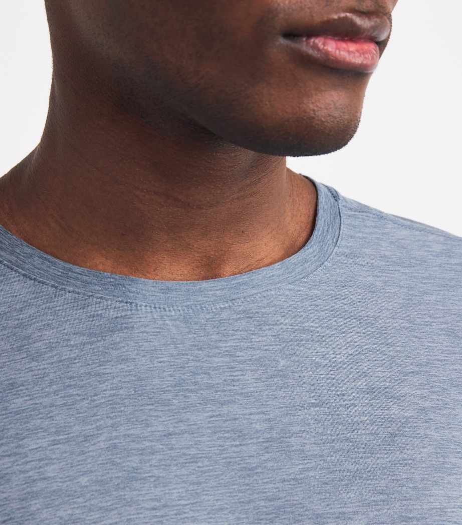 VUORI Mens Strato Tech Long-Sleeve T-Shirt Chambray Heather Image 6