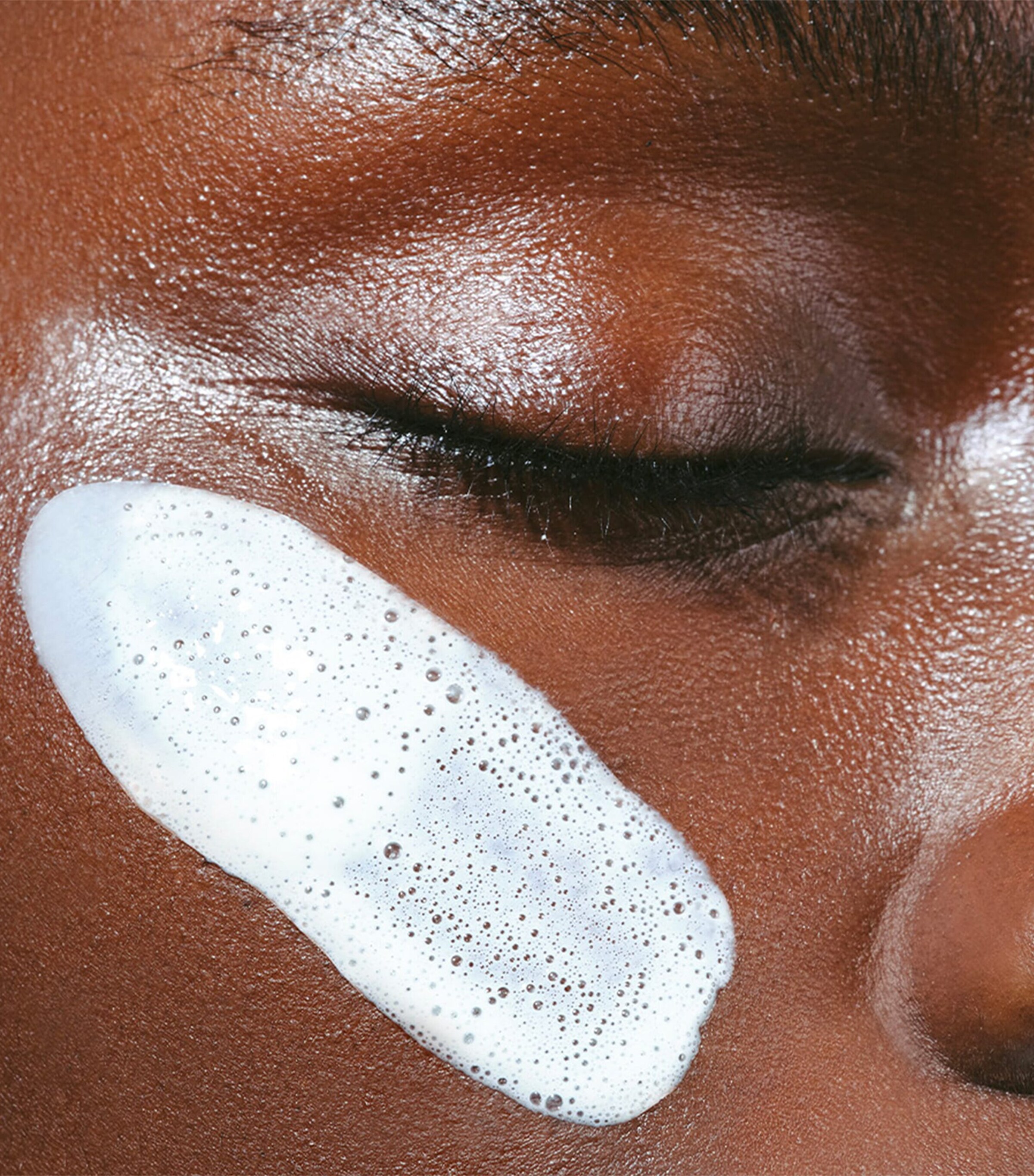 Hydrating Gentle Foaming Cleanser (125ml) NO COLOUR Image 4